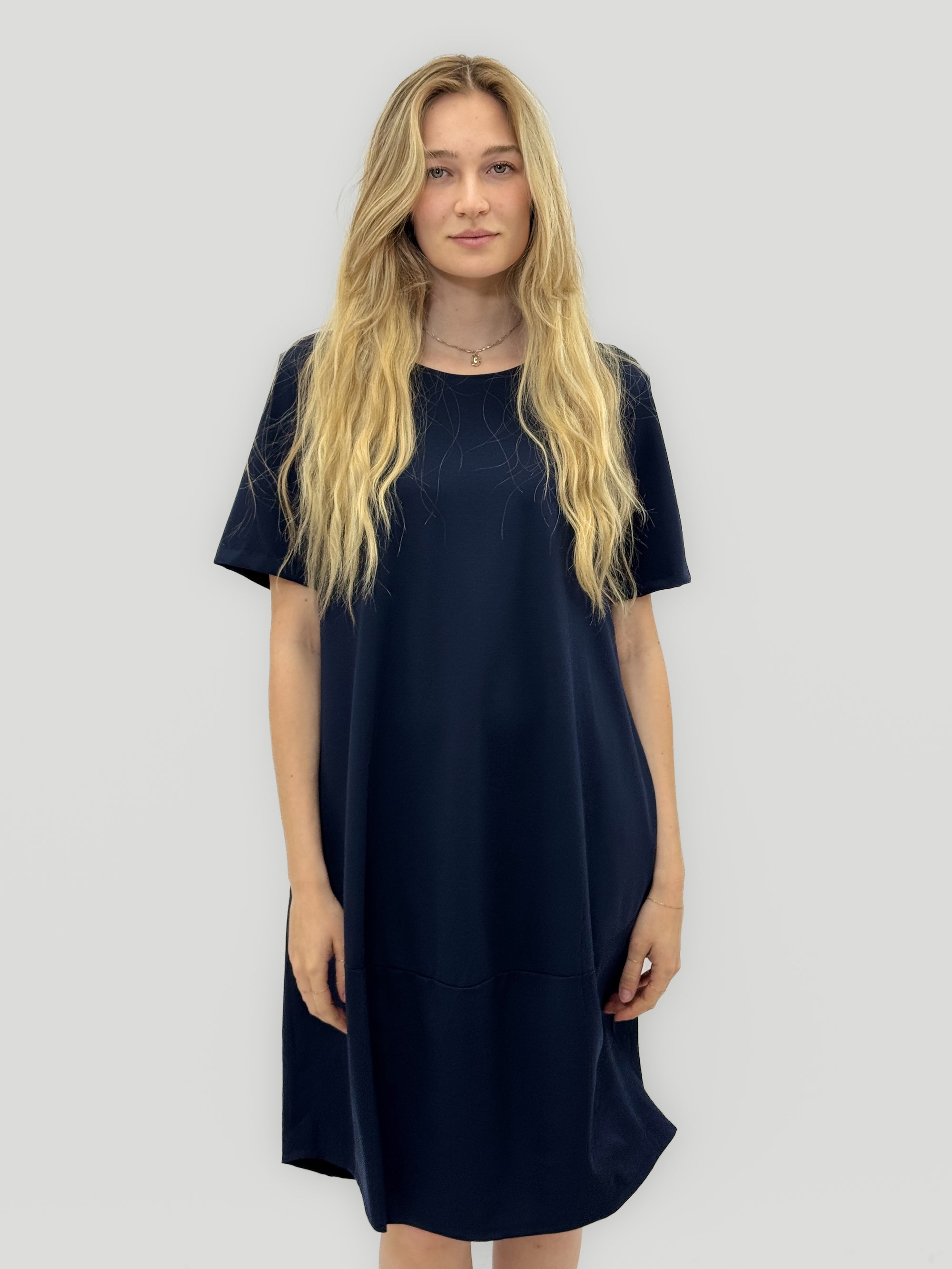 Abito fluido basic oversize comodo e versatile