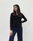 Maglia con scollo e fiocco laterale