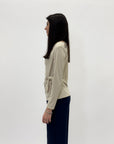 Maglia con scollo e fiocco laterale