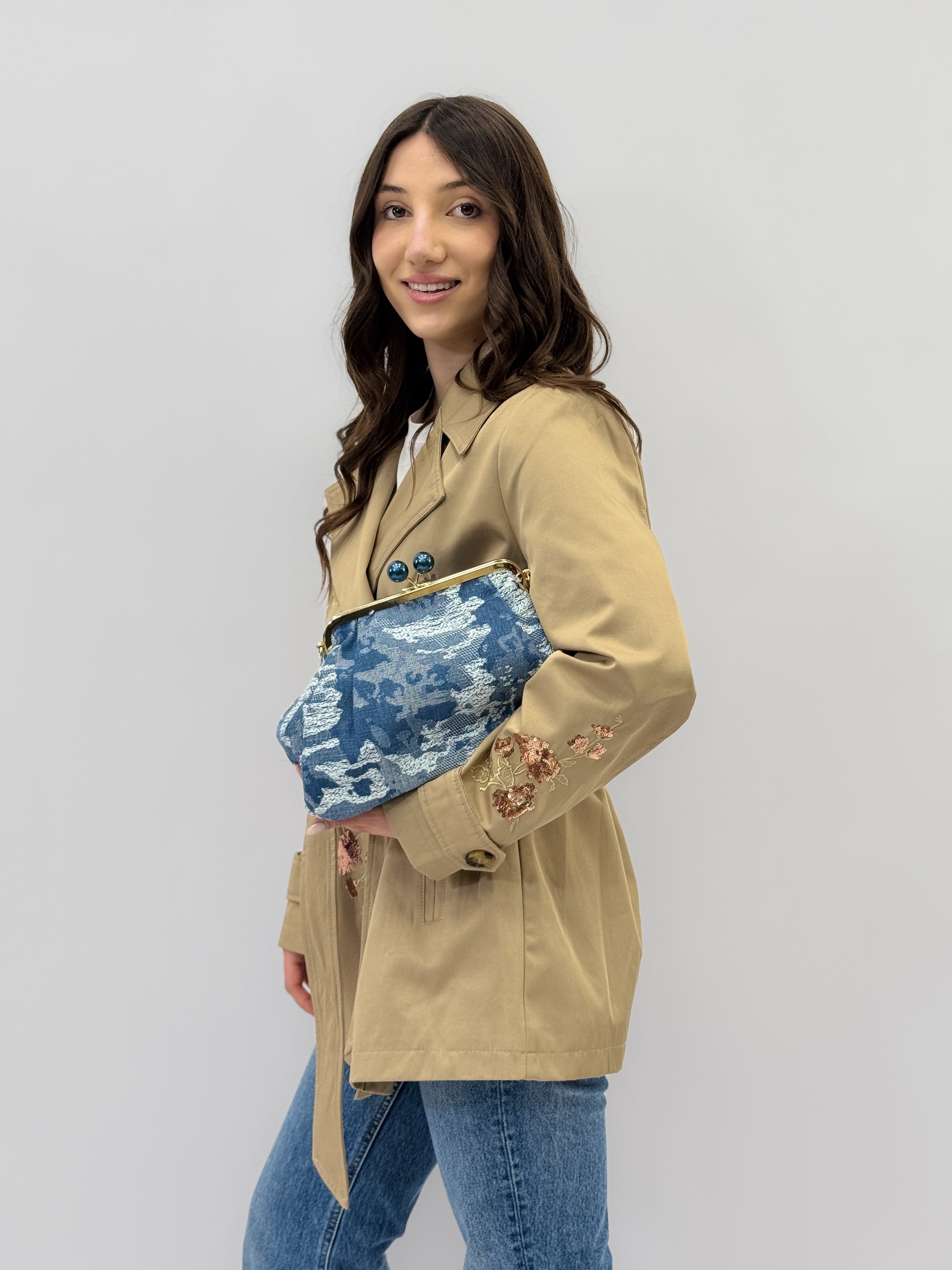 Pochette ricamata