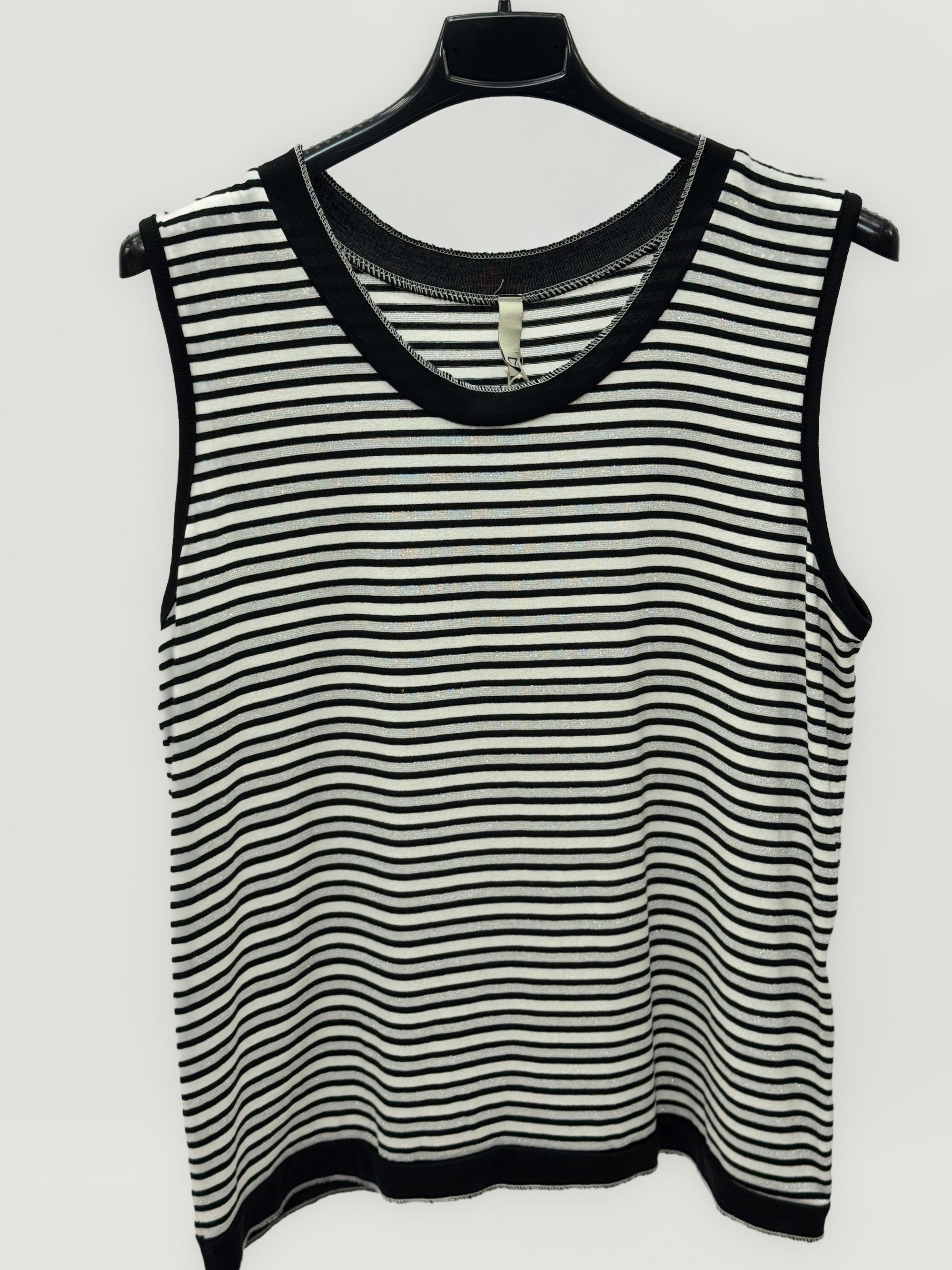 Maglia smanicata a righe con profili a contrasto