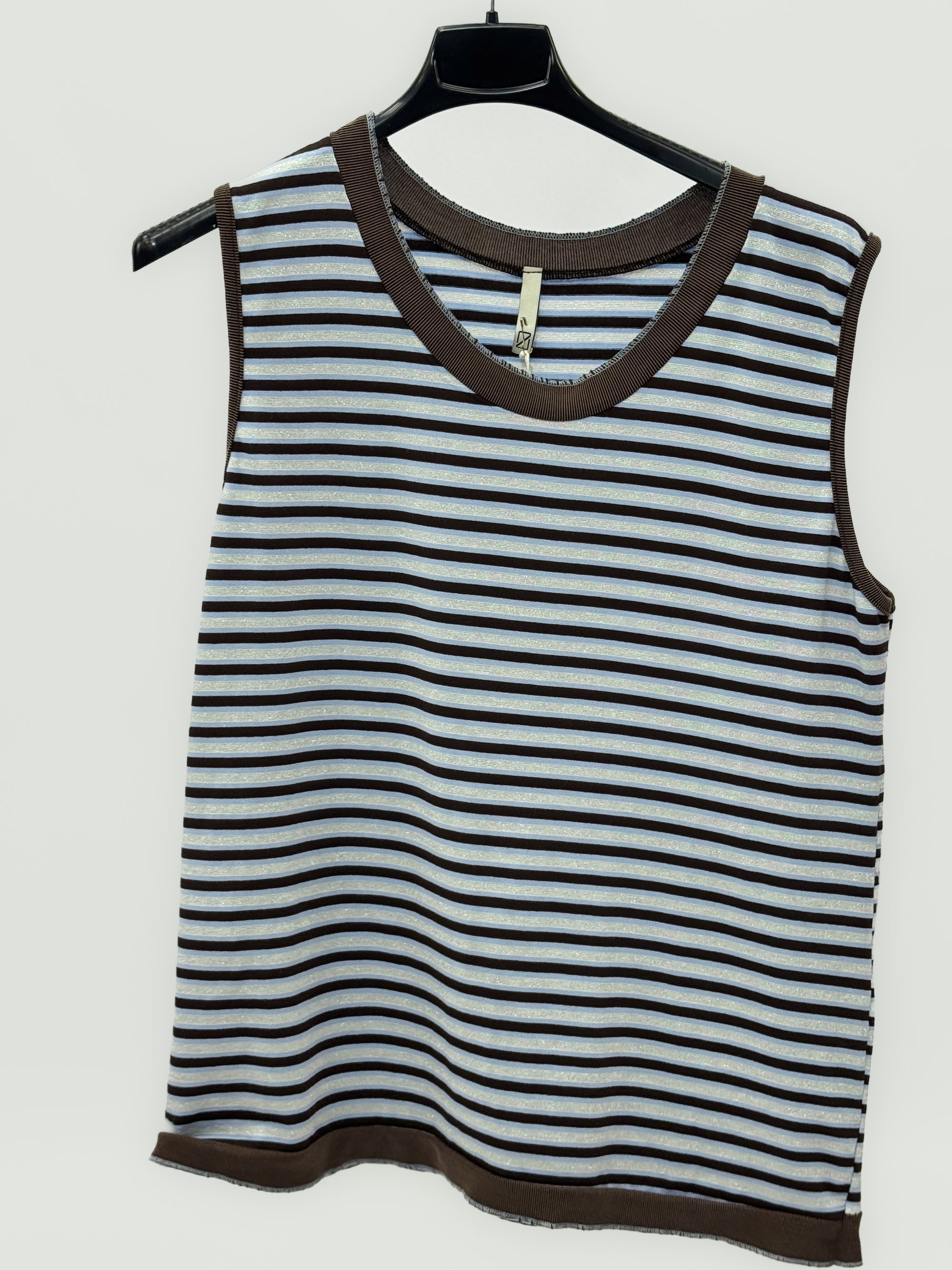 Maglia smanicata a righe con profili a contrasto