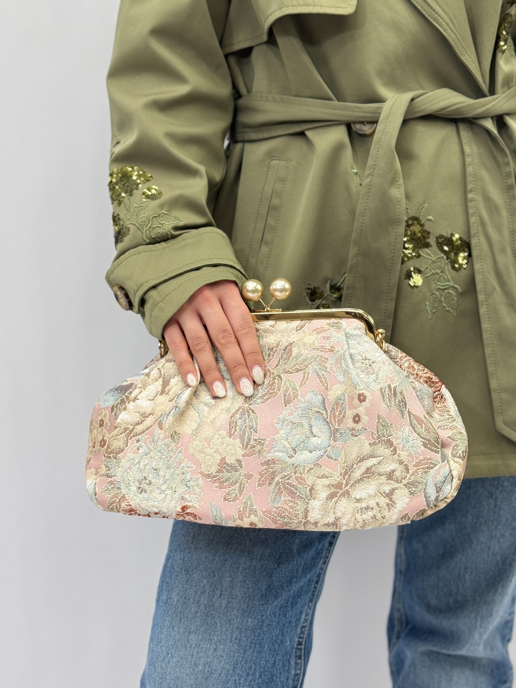 Pochette ricamata