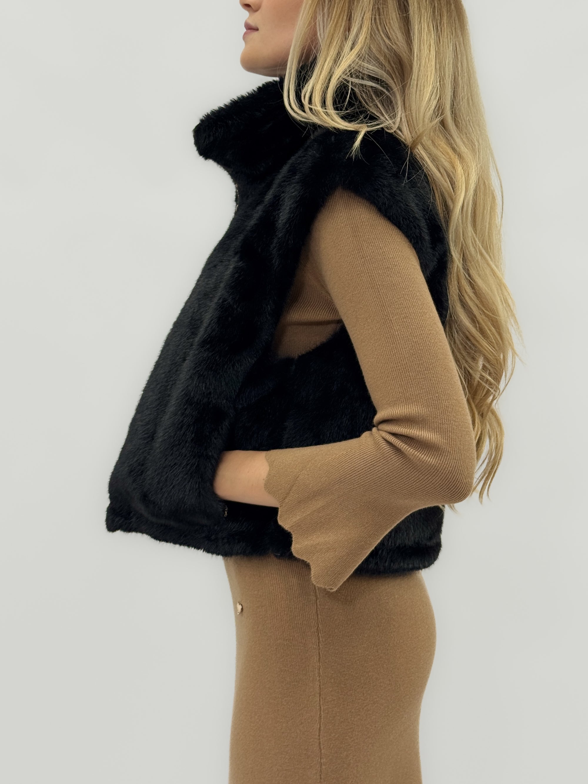Gilet Donna Reversibile in Ecopelliccia – Lato Tecnico