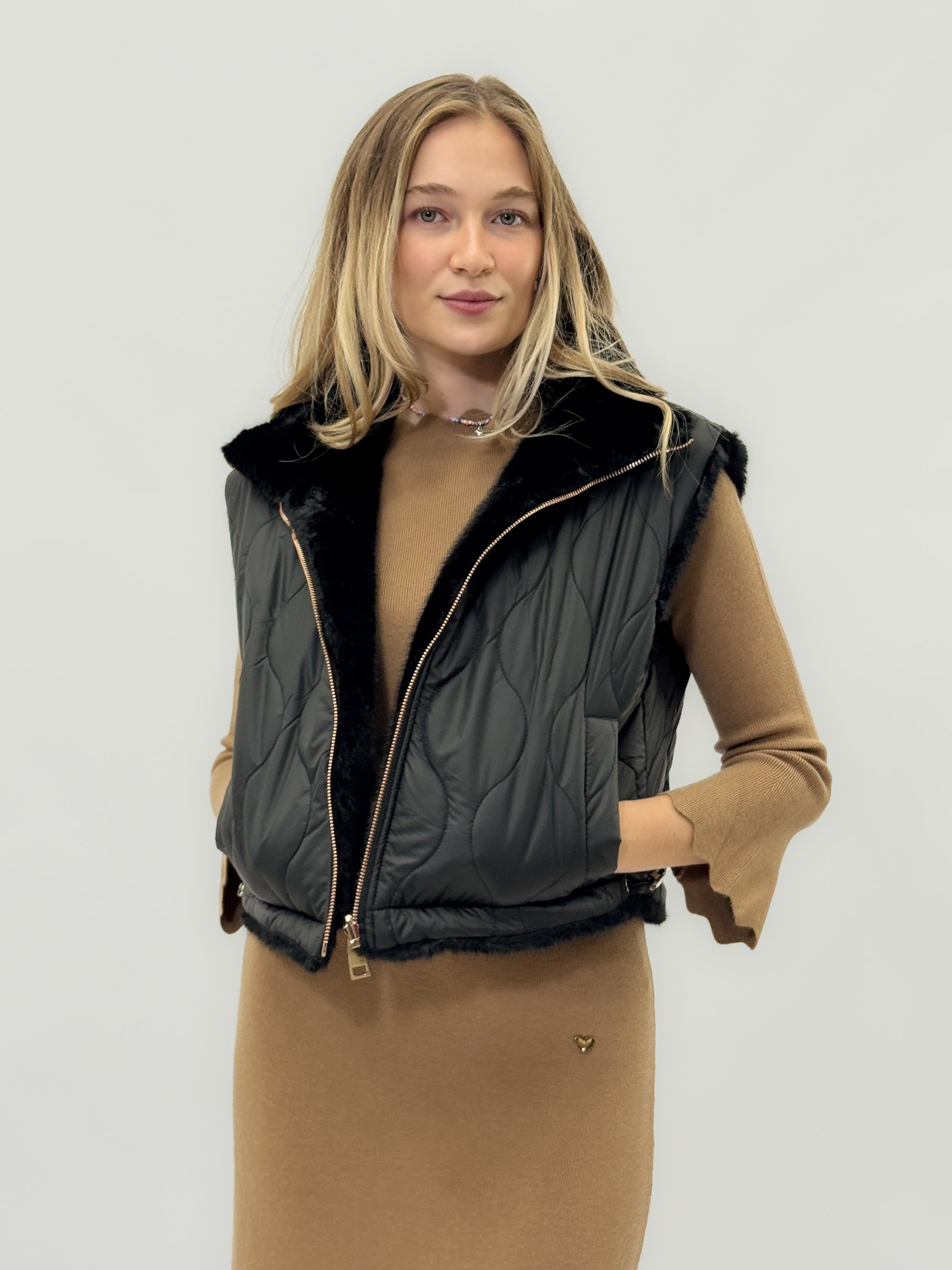 Gilet Donna Reversibile in Ecopelliccia – Lato Tecnico