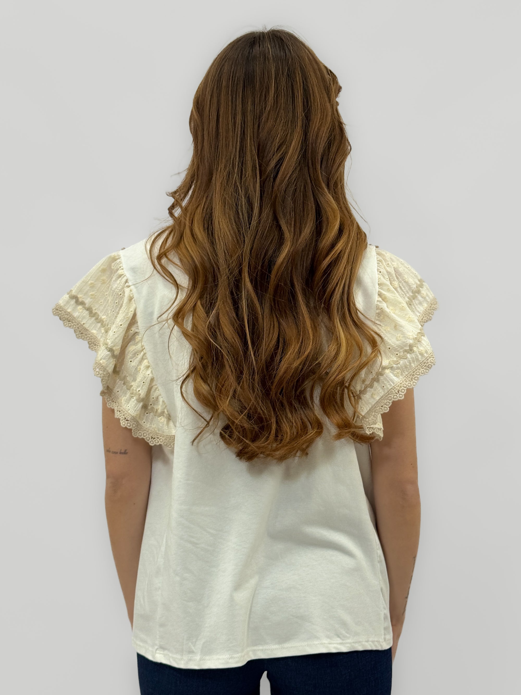 T-shirt Donna con Maniche Volant e Dettagli Ricamati