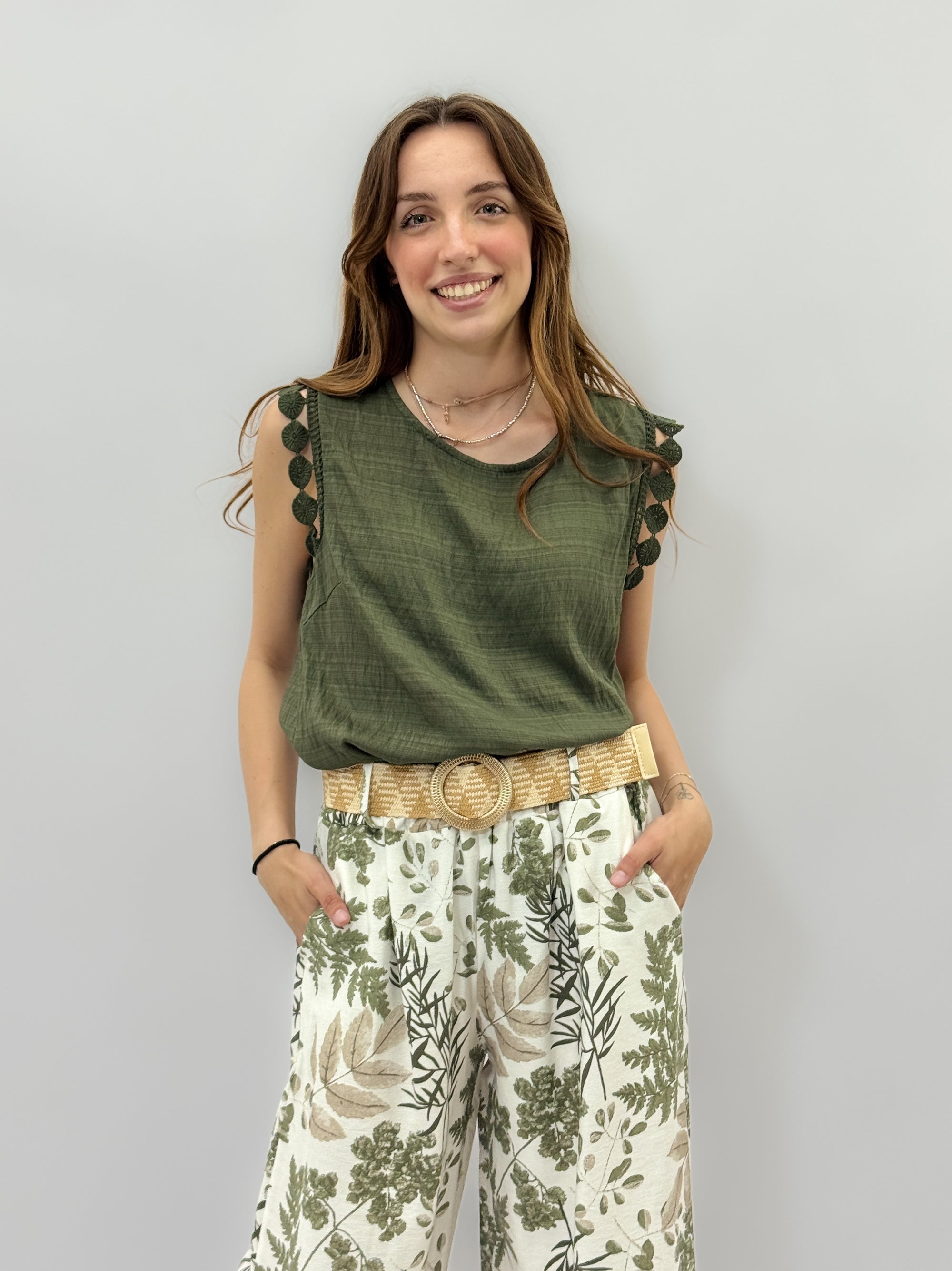 Maglia con maniche ricamate