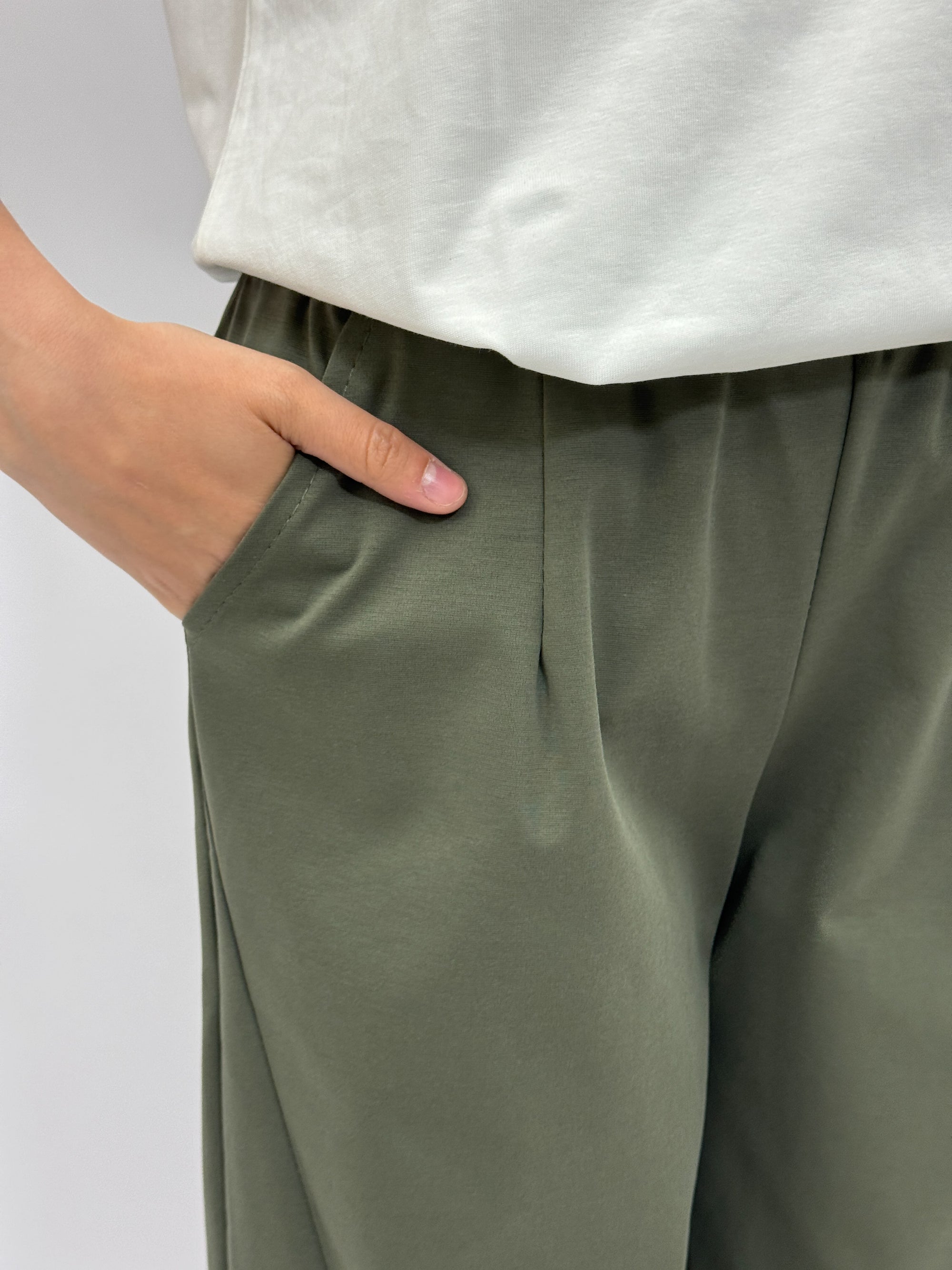 Pantaloni Morbidi con Tasche e Vita Elasticizzata