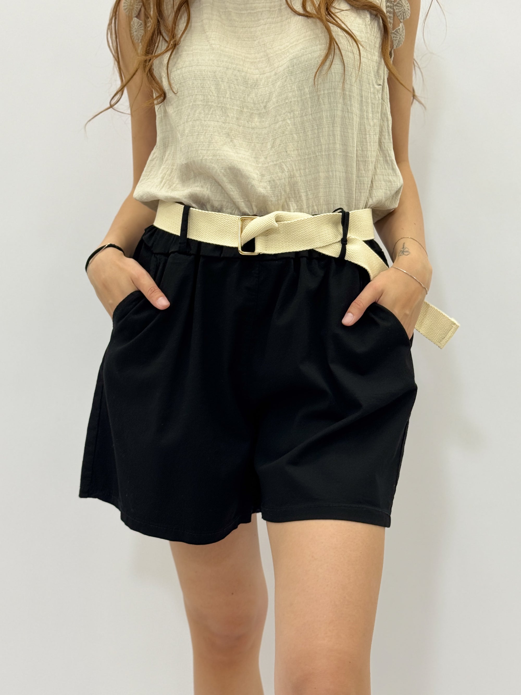Pantaloncini in cotone con cintura