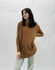 Pullover ampio girocollo con tasche