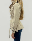 Trench corto con cintura
