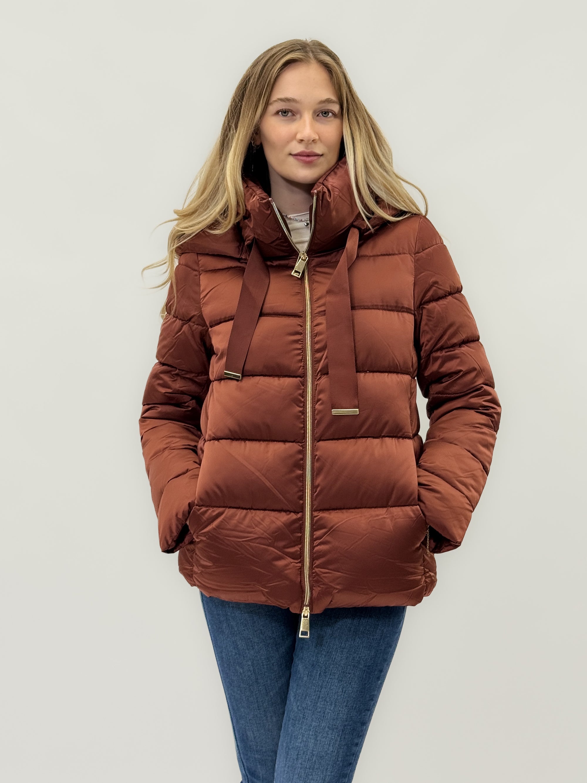 Piumino premium con dettagli dorati
