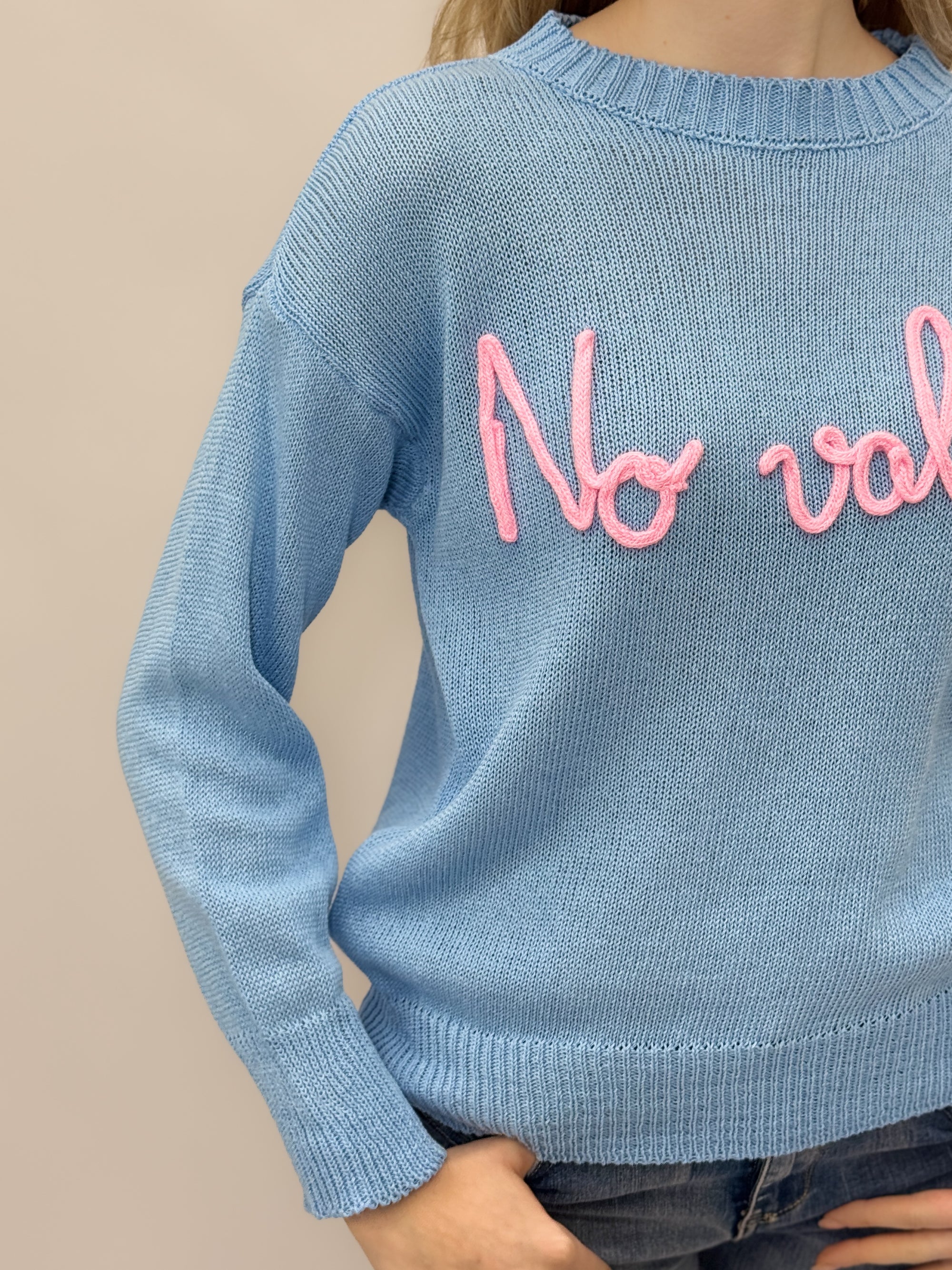 Maglia primaverile con scritta ricamata "No vabbè"