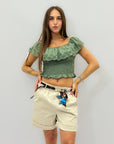 Pantaloncini con cintura e foulard
