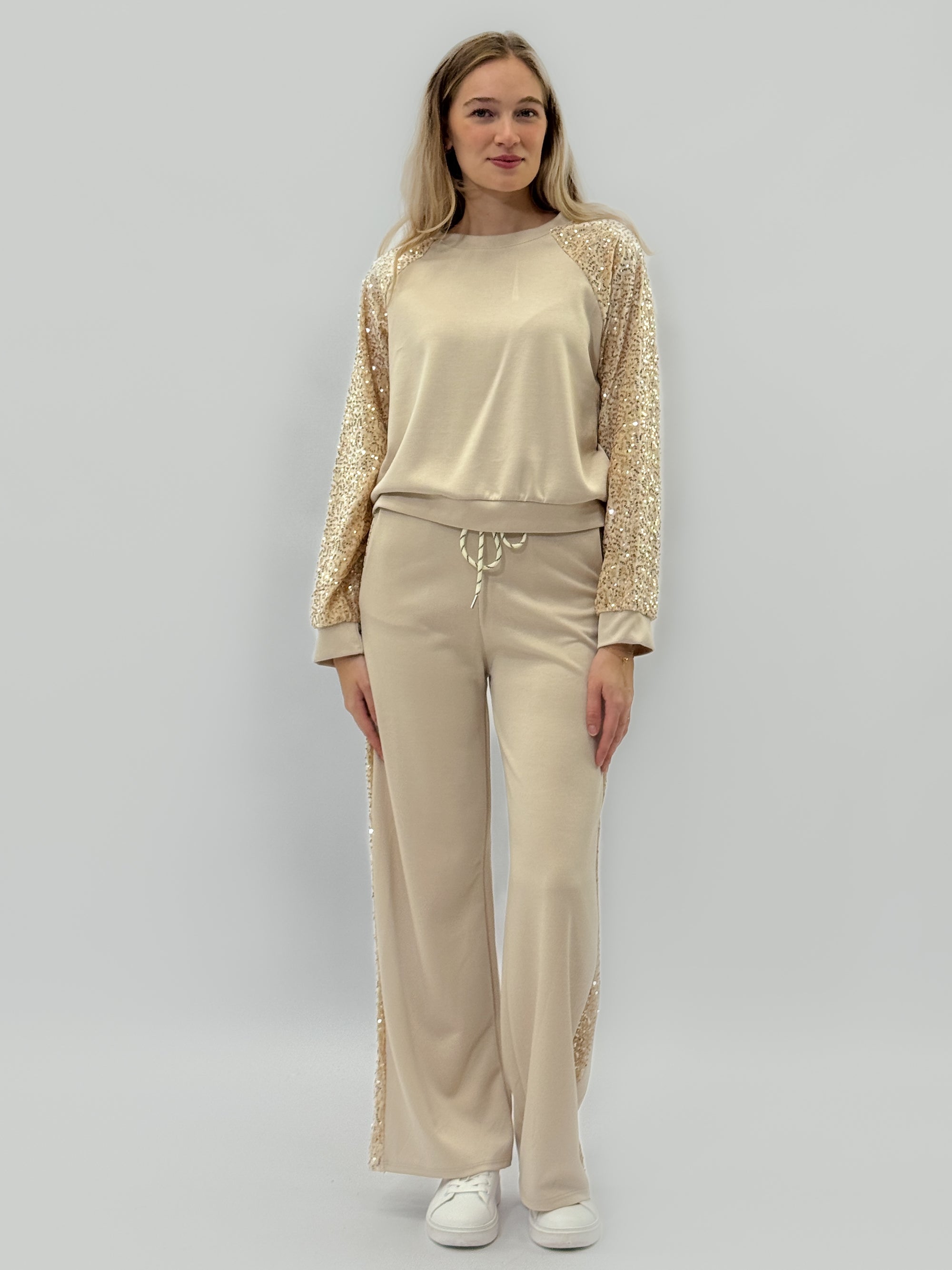 Completo con inserti di paillettes