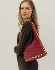 Borsa secchiello in vera pelle scamosciata con borchie – Made in Italy