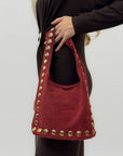 Borsa secchiello in vera pelle scamosciata con borchie – Made in Italy