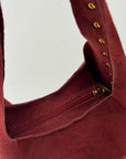 Borsa secchiello in vera pelle scamosciata con borchie – Made in Italy