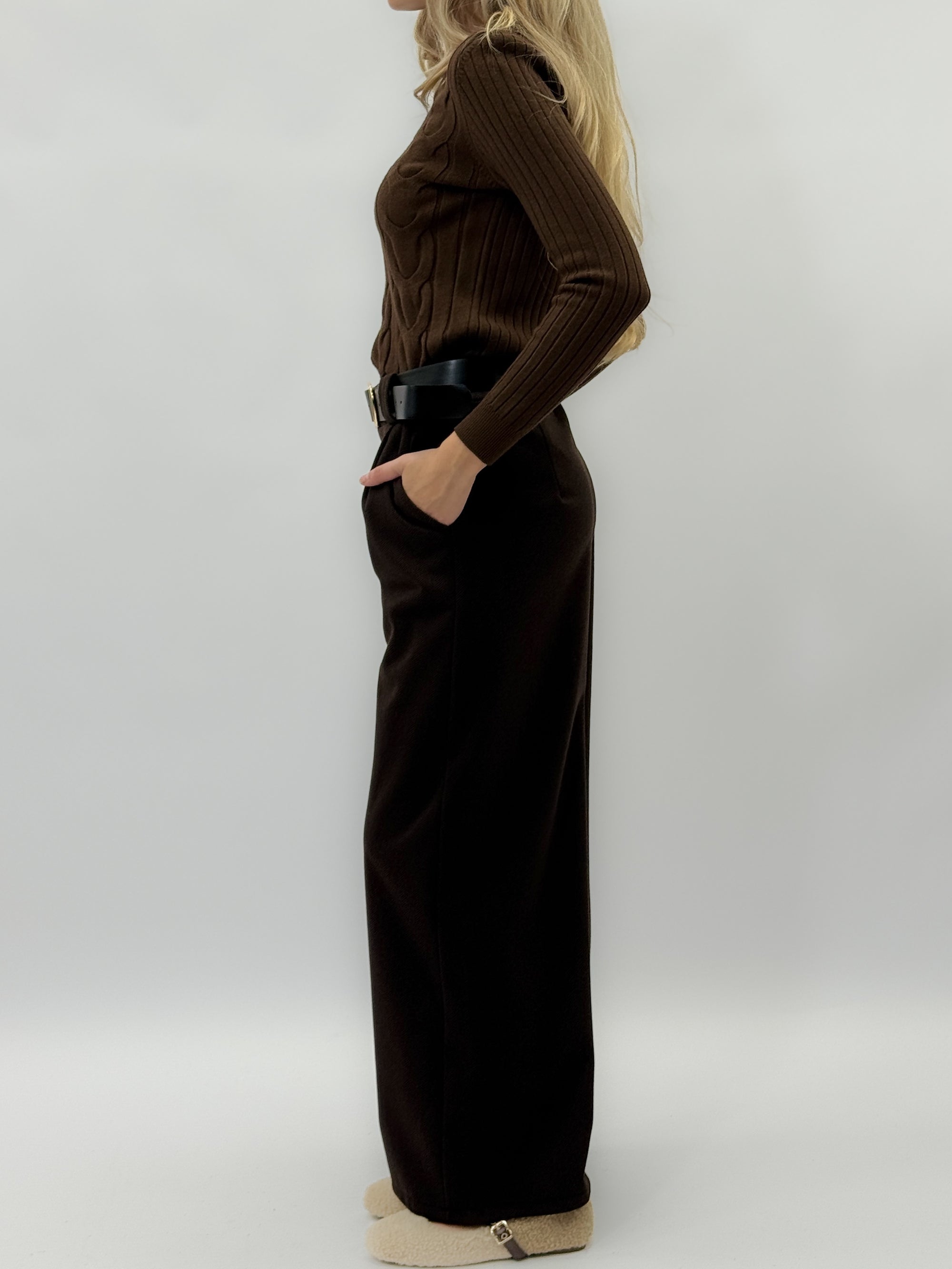 Pantaloni ampi in tessuto spigato con vita alta e linea elegante