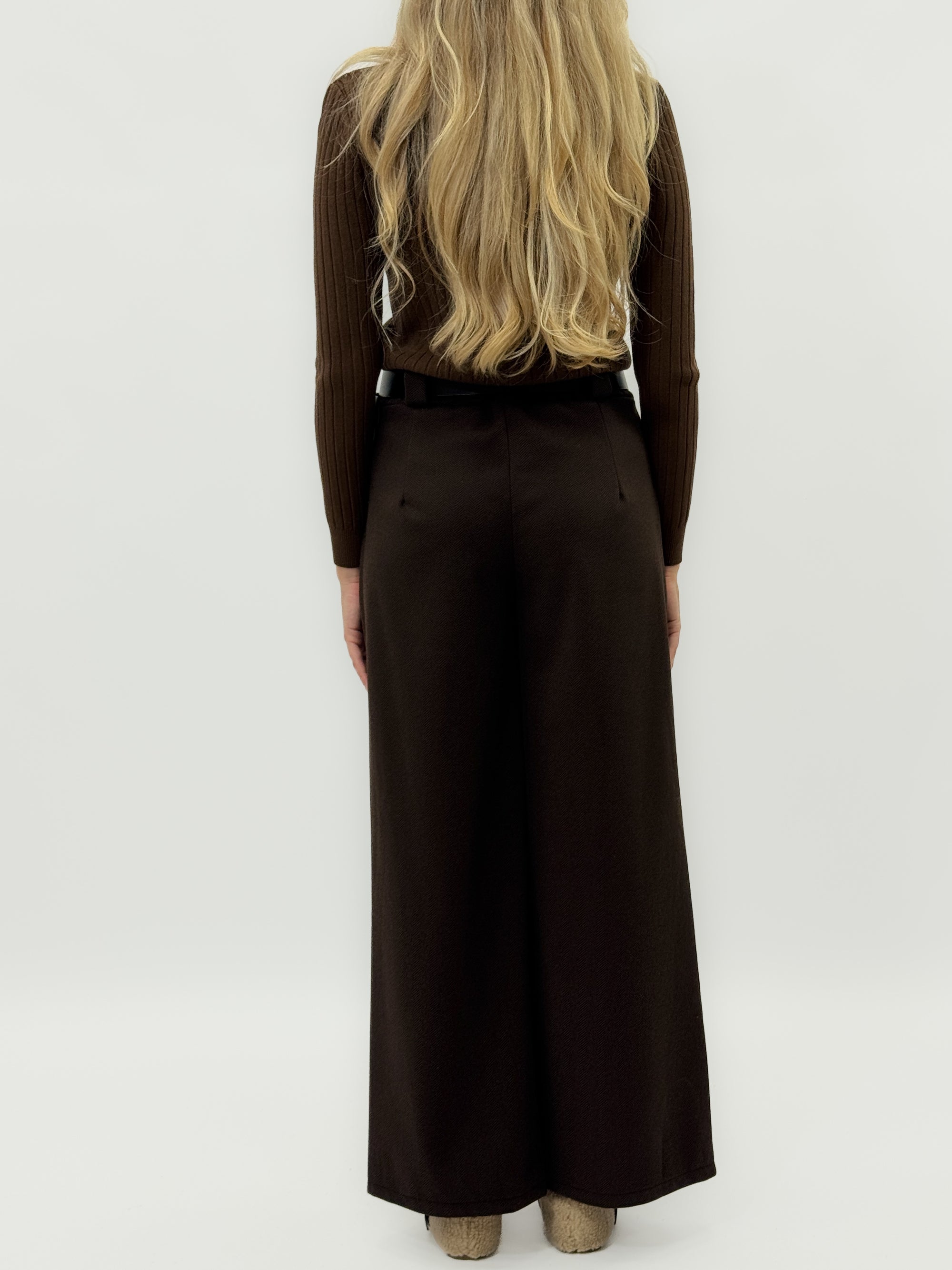 Pantaloni ampi in tessuto spigato con vita alta e linea elegante
