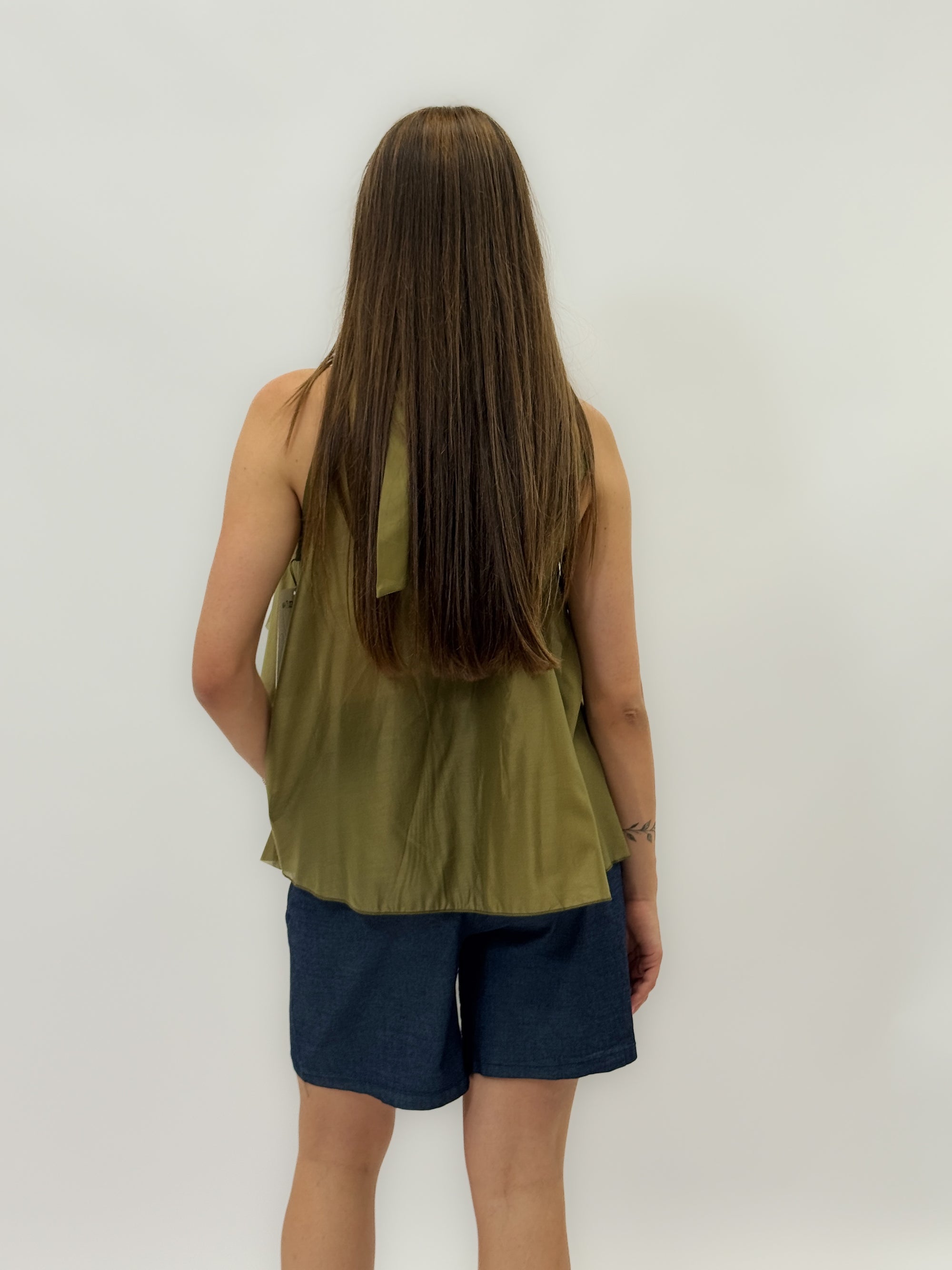 Canotta scollo halter con volant
