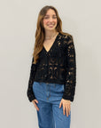 Maglia crochet con bottoni