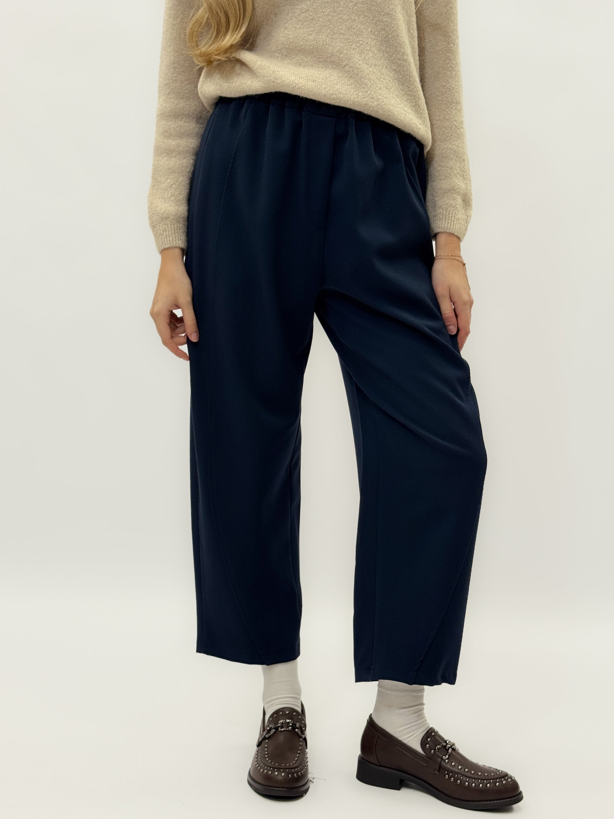 Pantaloni ampi con vita elasticizzata