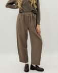 Pantaloni ampi con vita elasticizzata