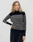Maglia fine a righe con bottoni dorati – Stile marinière