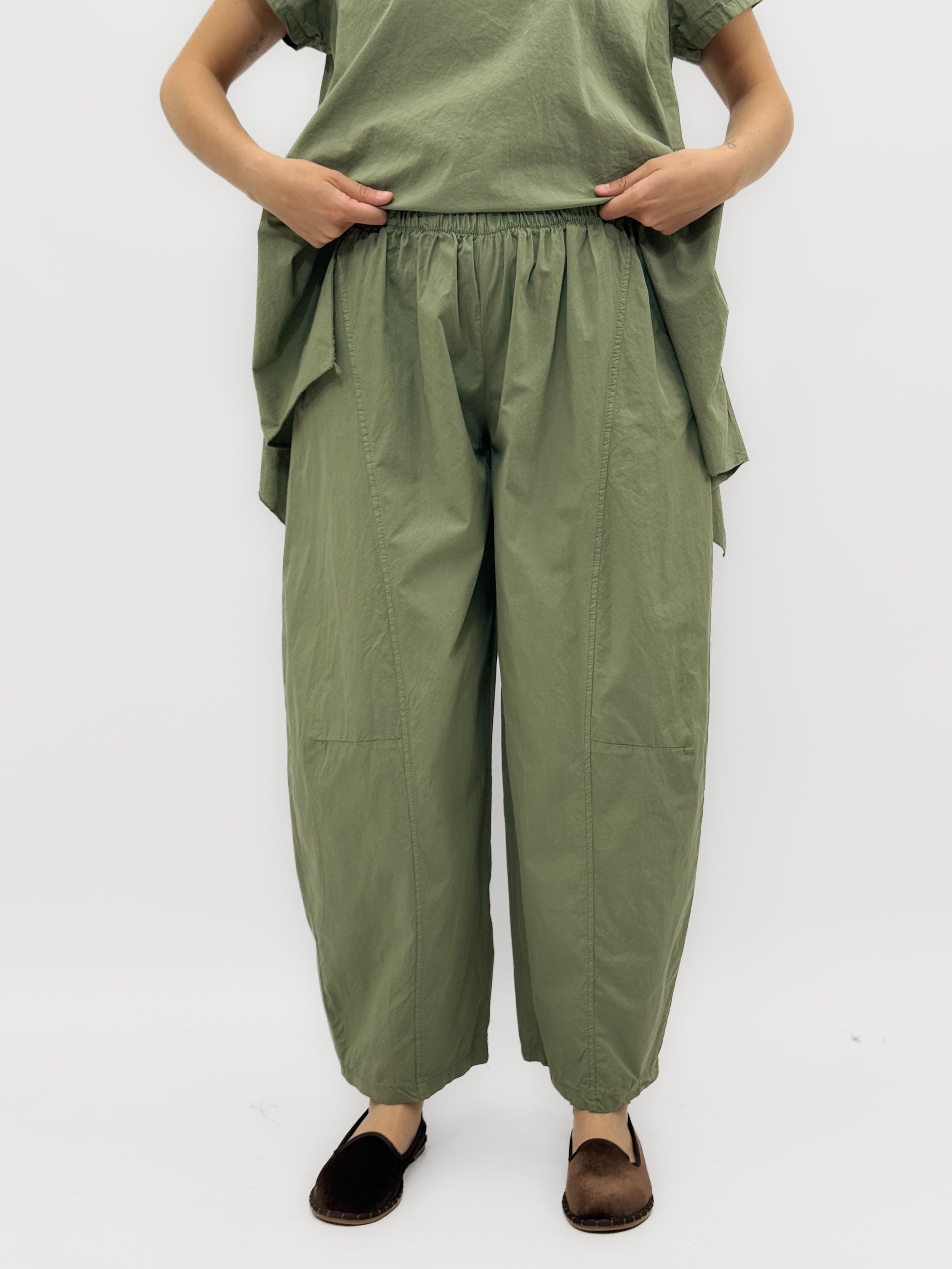 Completo con Maglia e Pantalone Ampio