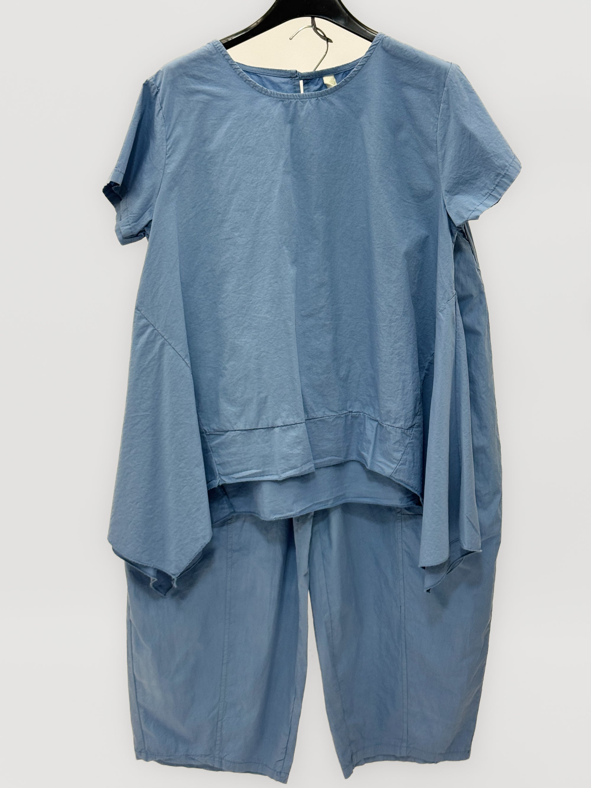 Completo con Maglia e Pantalone Ampio