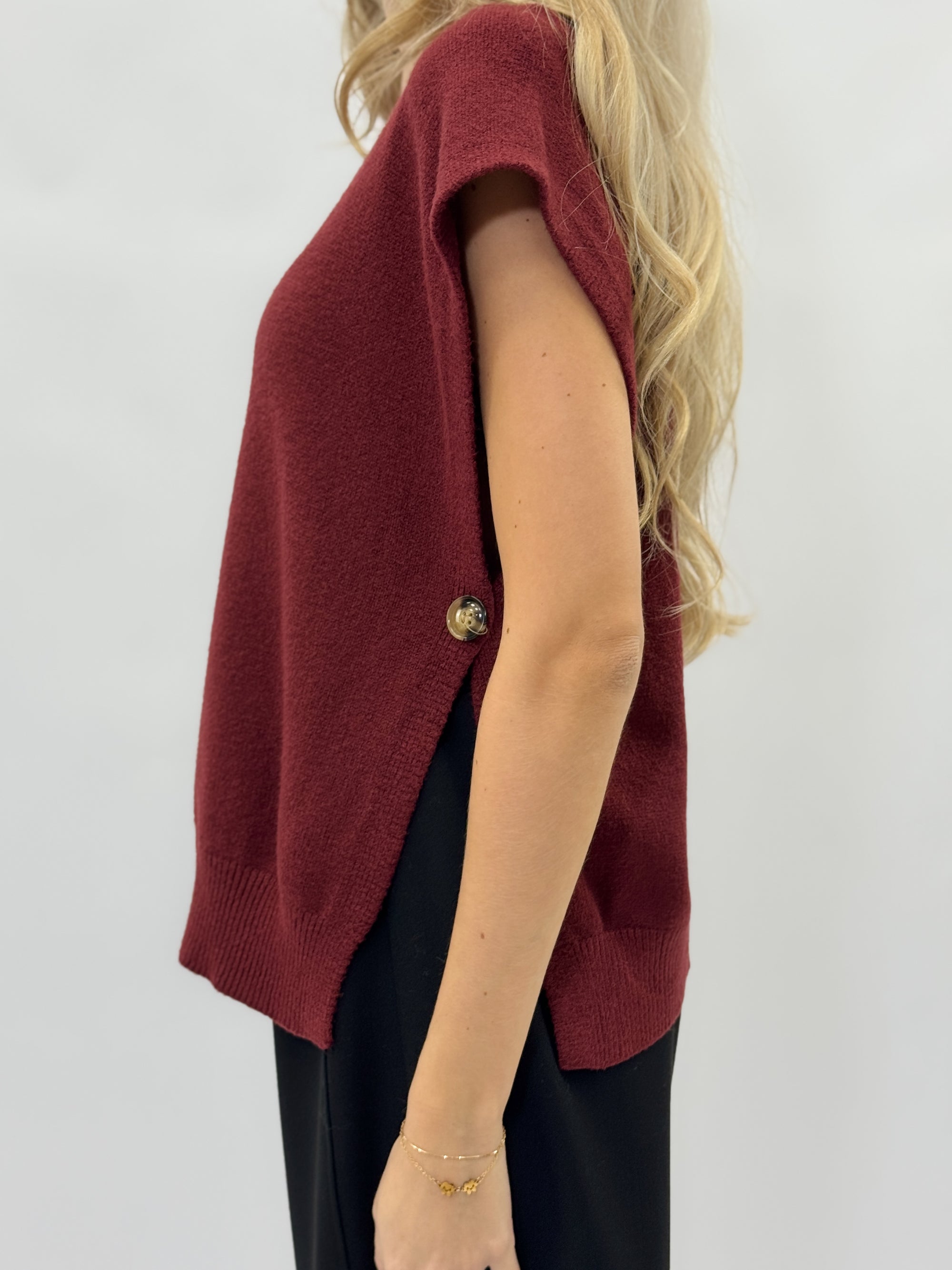 Gilet morbido con scollo a V e dettaglio laterale – Stile moderno e versatile