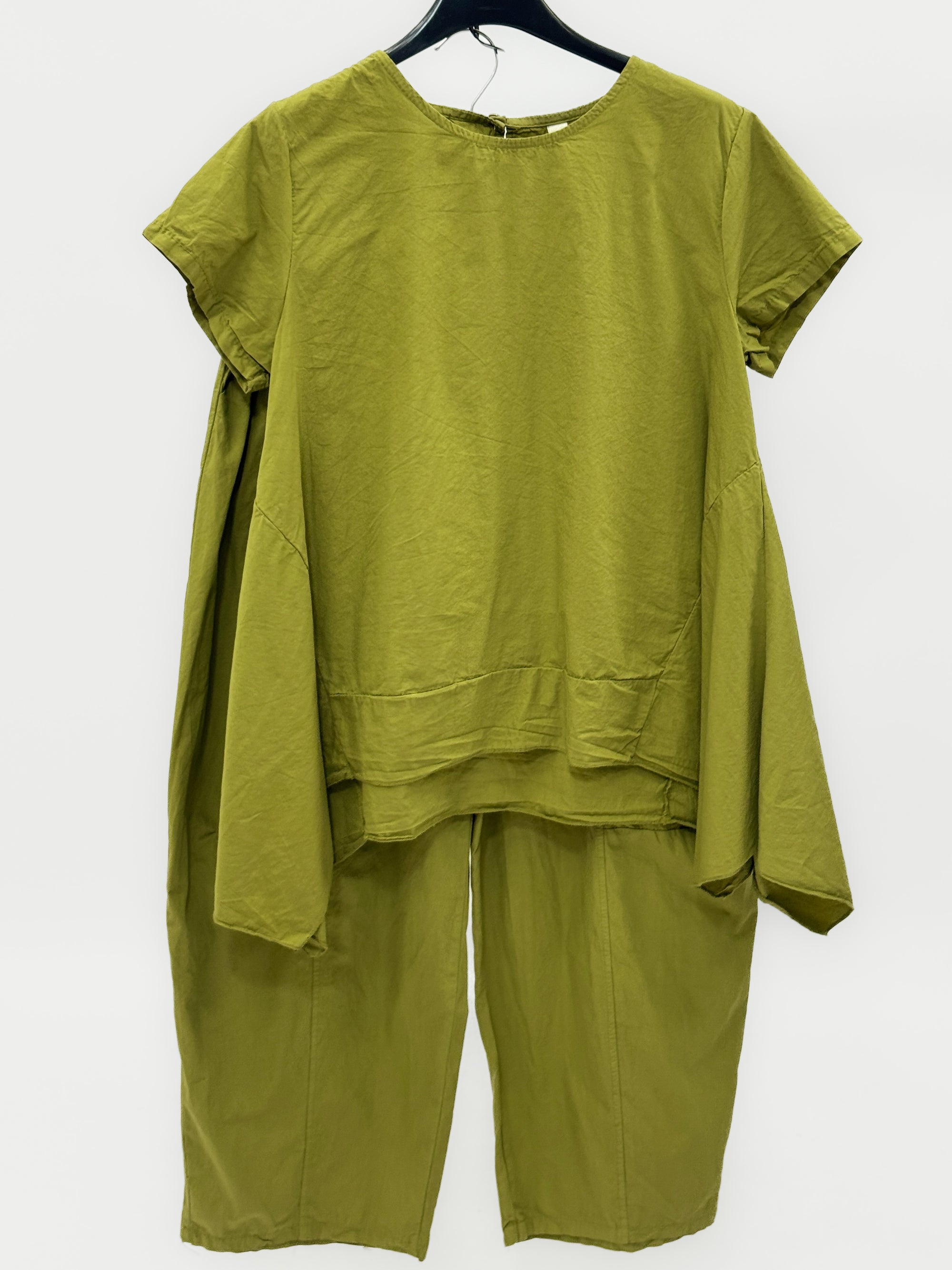 Completo con Maglia e Pantalone Ampio