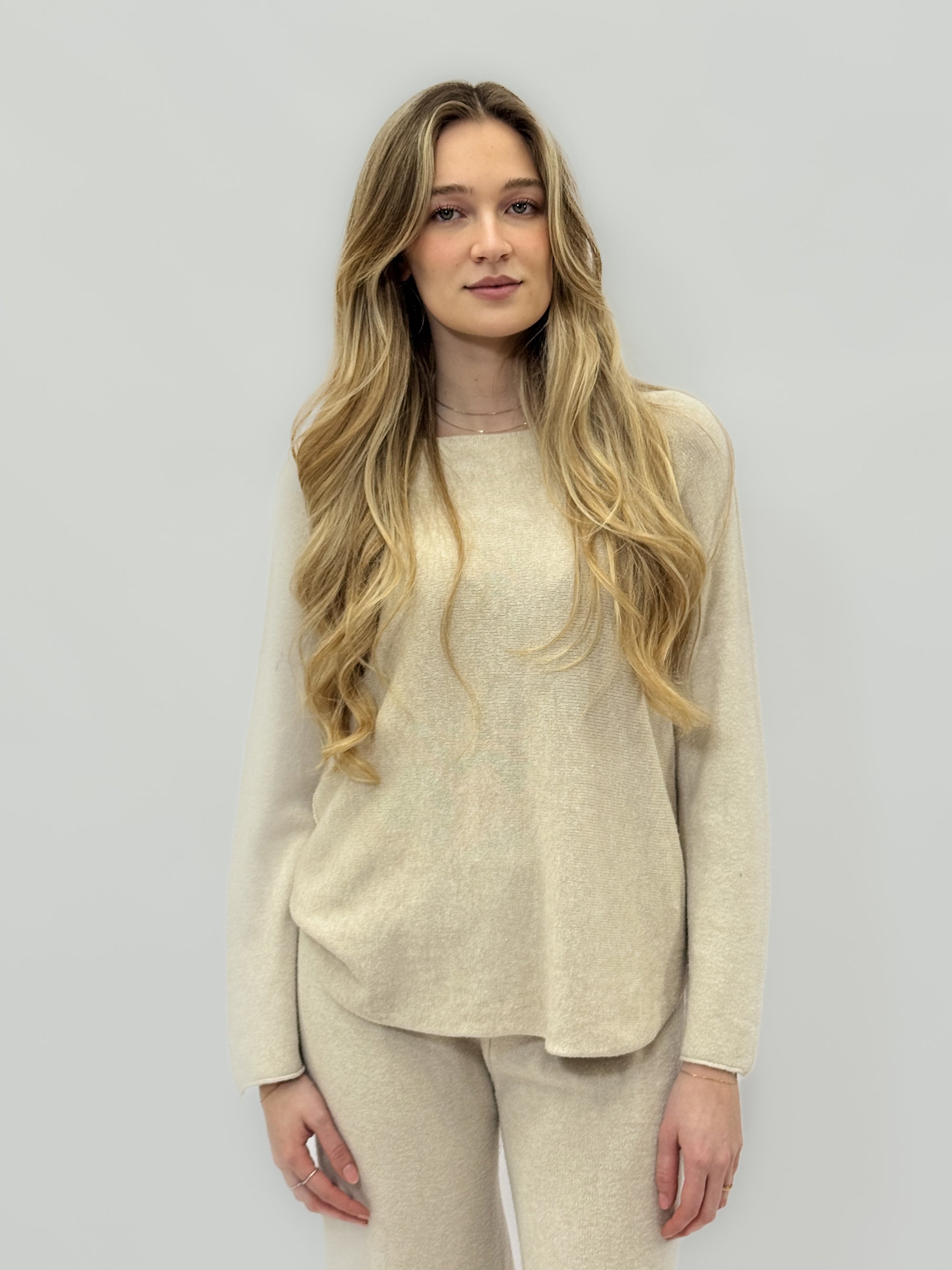 Completo morbido in maglia tinta unita