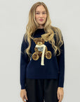 Maglione morbido con orsetto ricamato