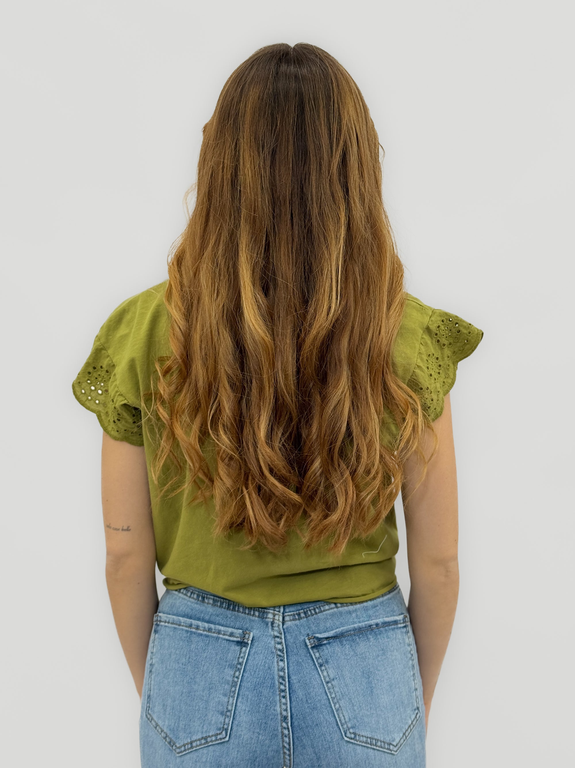 T-shirt nodo con ricami maniche