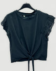 T-shirt nodo con ricami maniche
