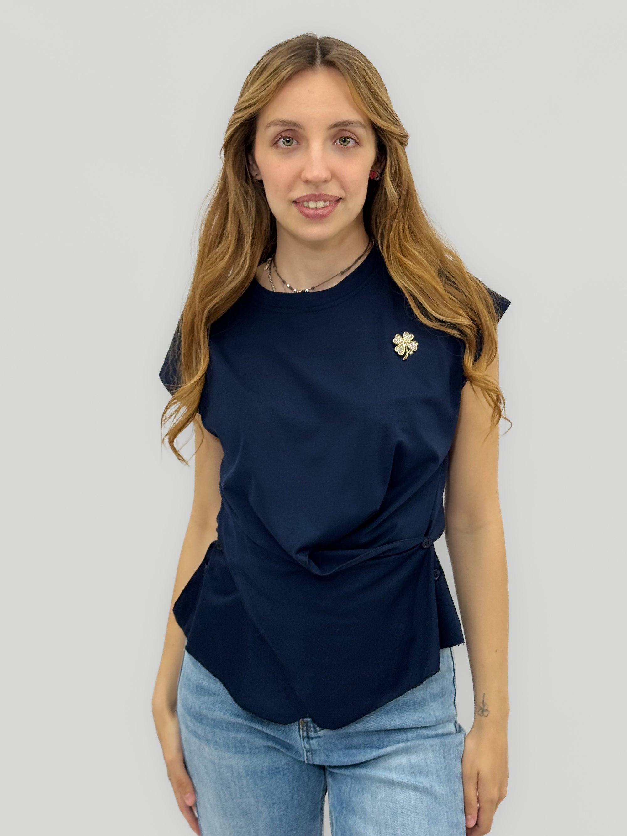 T-shirt Asimmetrica con Applicazione Fiore