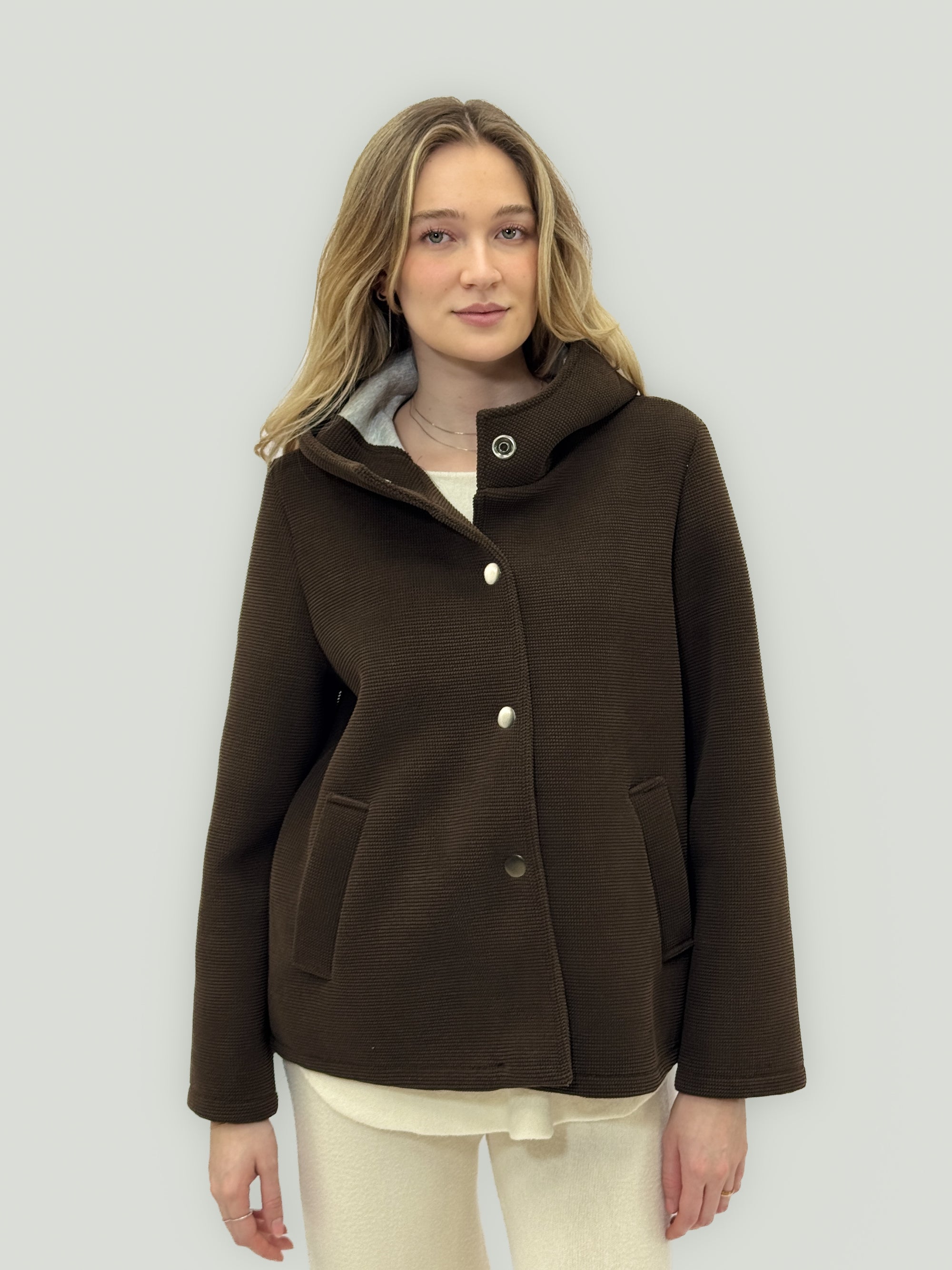 Giacca corta in Neoprene con Cappuccio – Moderna &amp; Confortevole