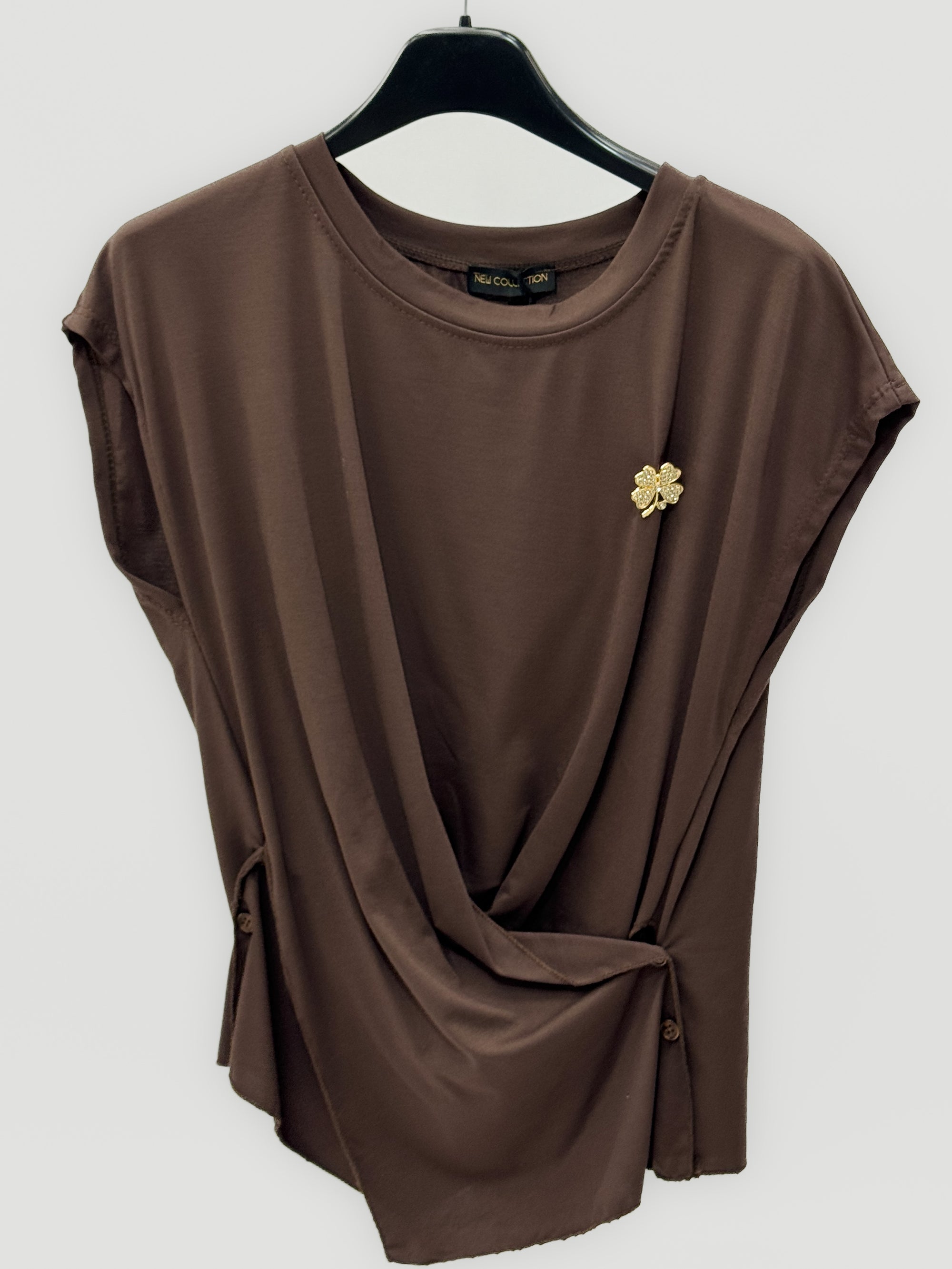 T-shirt Asimmetrica con Applicazione Fiore