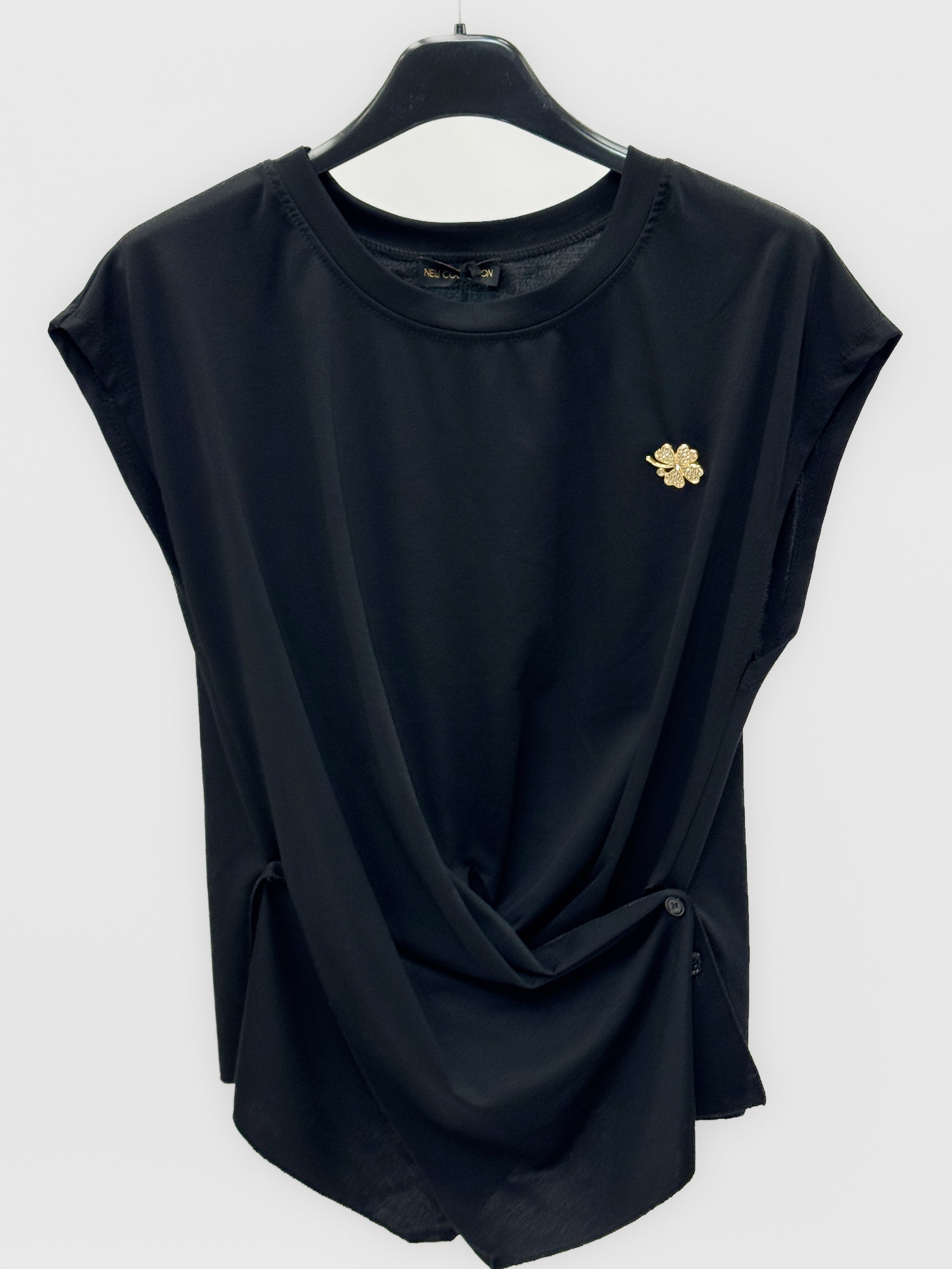 T-shirt Asimmetrica con Applicazione Fiore
