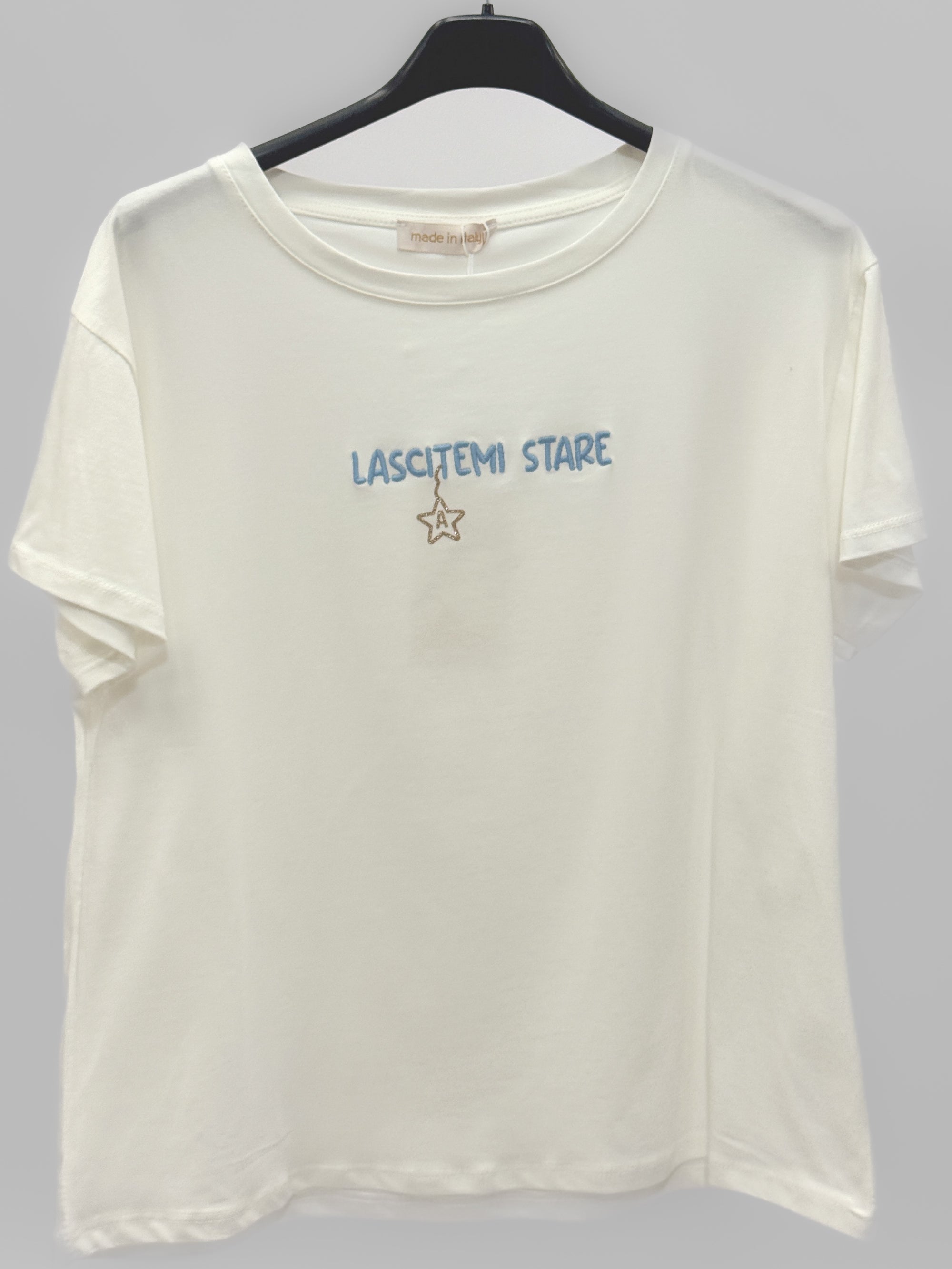 T-shirt Bianca con Scritta Ricamata "Lasciatemi Stare"