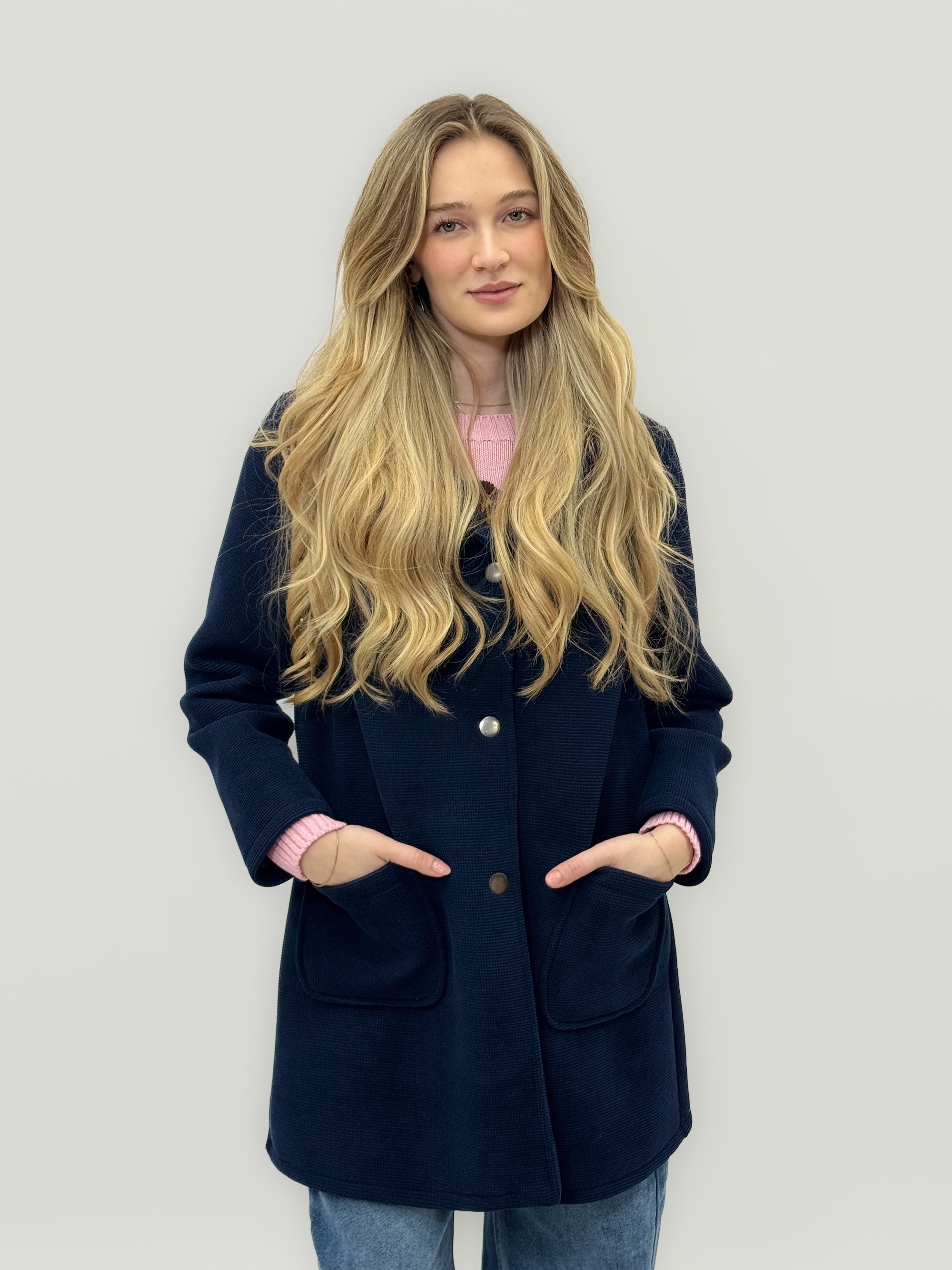 Cappotto in neoprene con cappuccio e bottoni