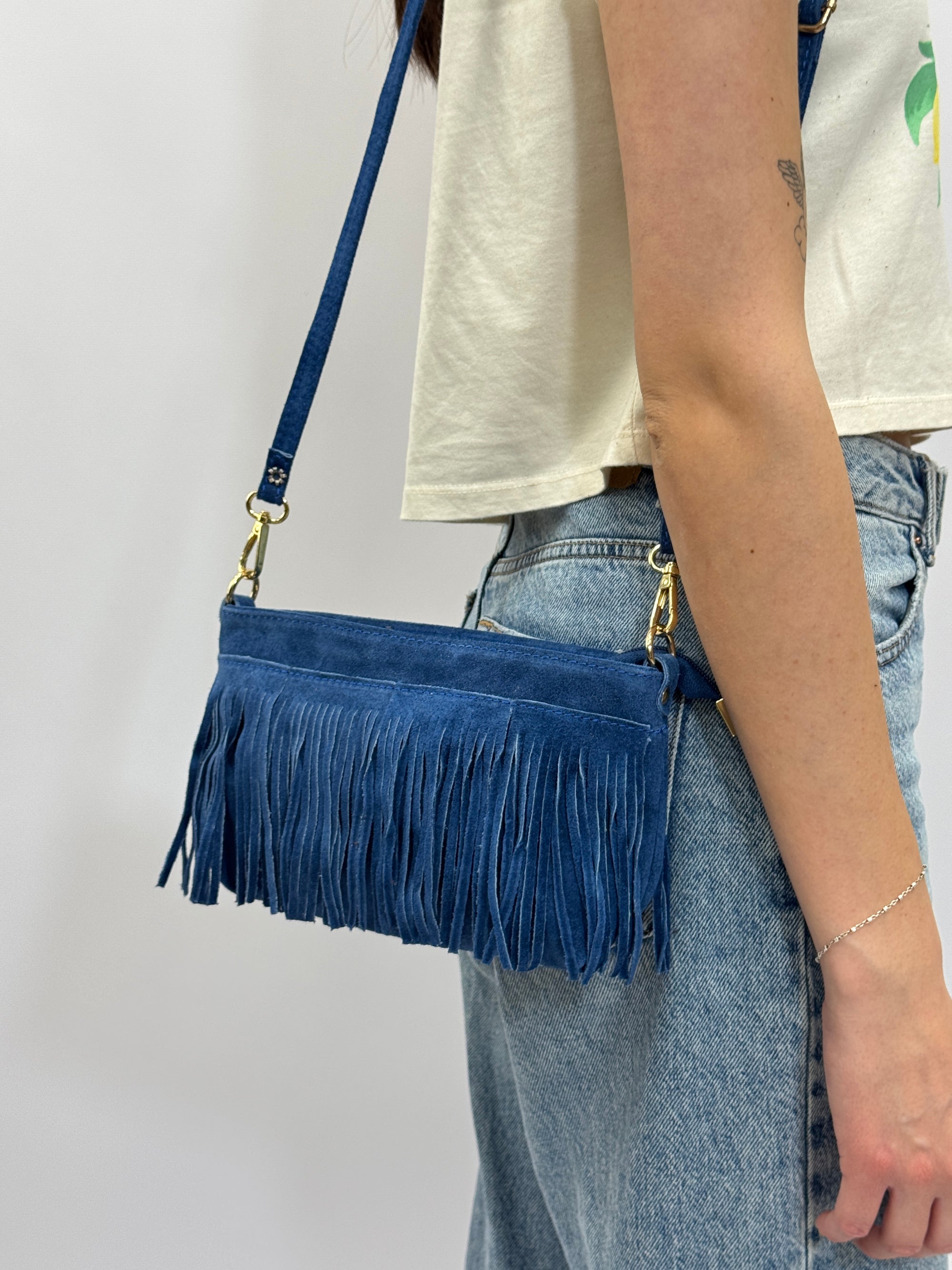 Borsa a tracolla in pelle scamosciata con frange – modello Wild West