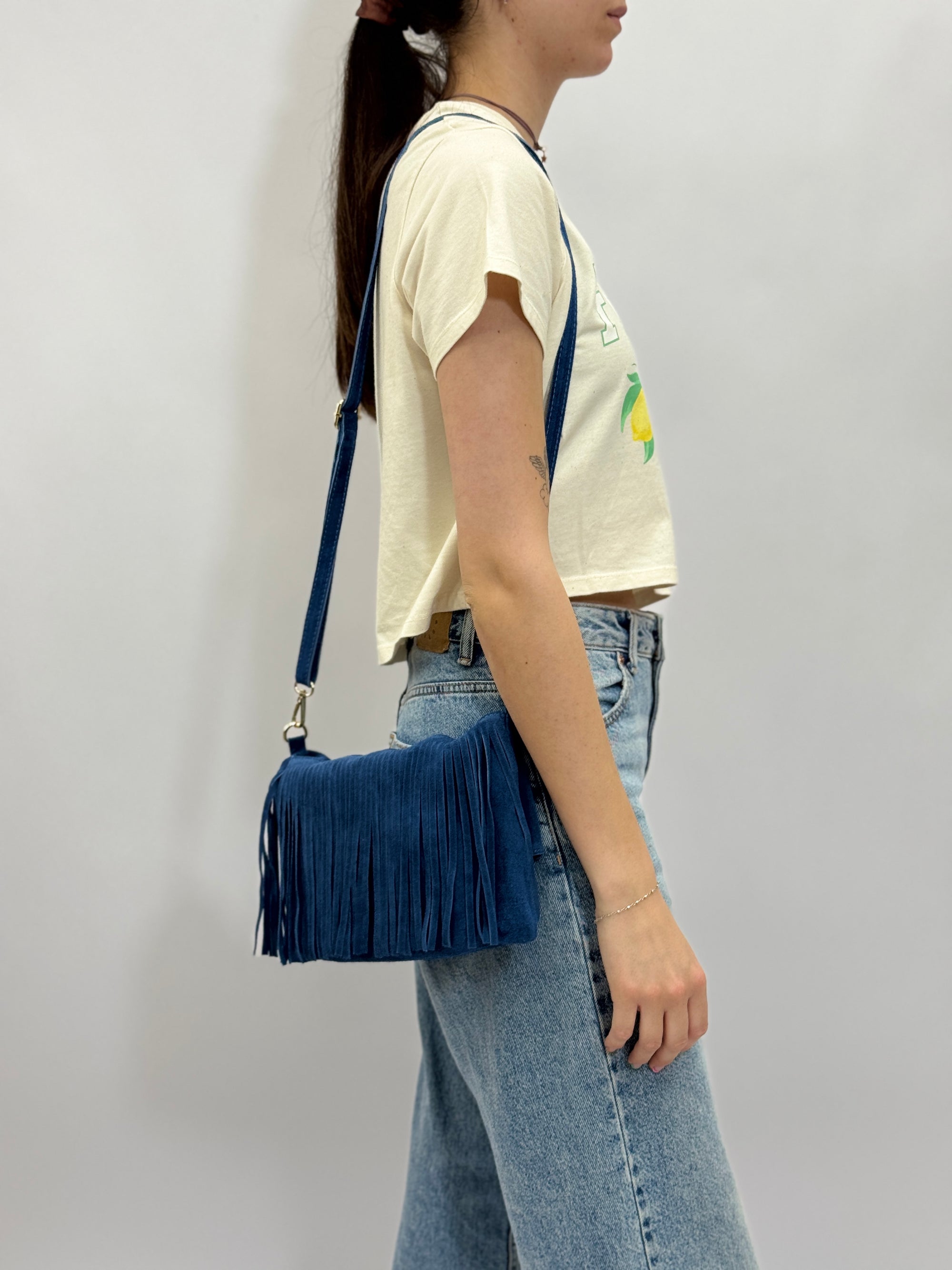 Borsa con manico rigido e frange in vera pelle