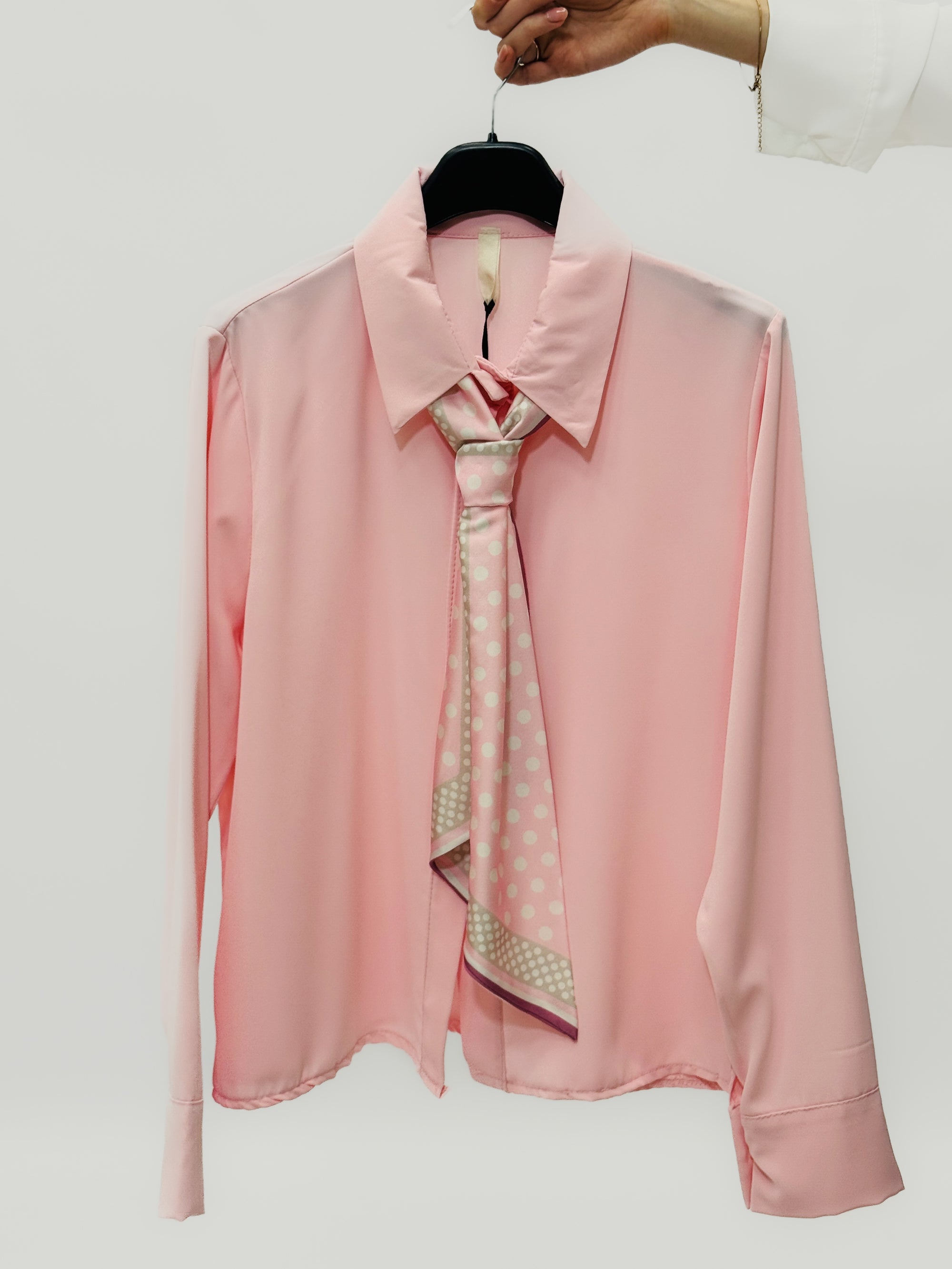 Camicia con Foulard Pois – Fresca &amp; Raffinata