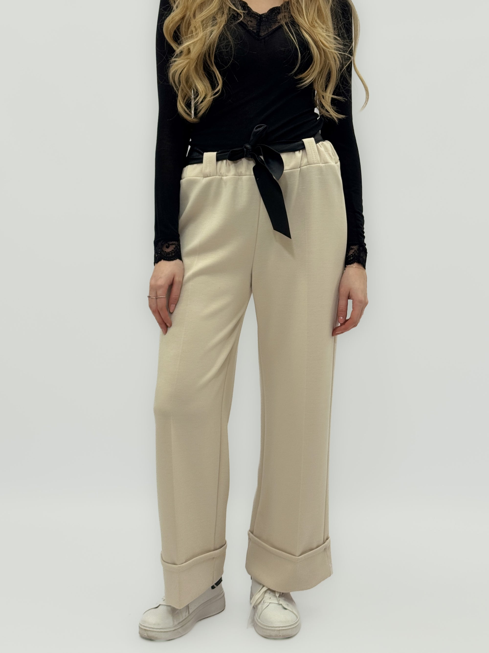 Pantaloni Palazzo con Cintura – Eleganza Moderna