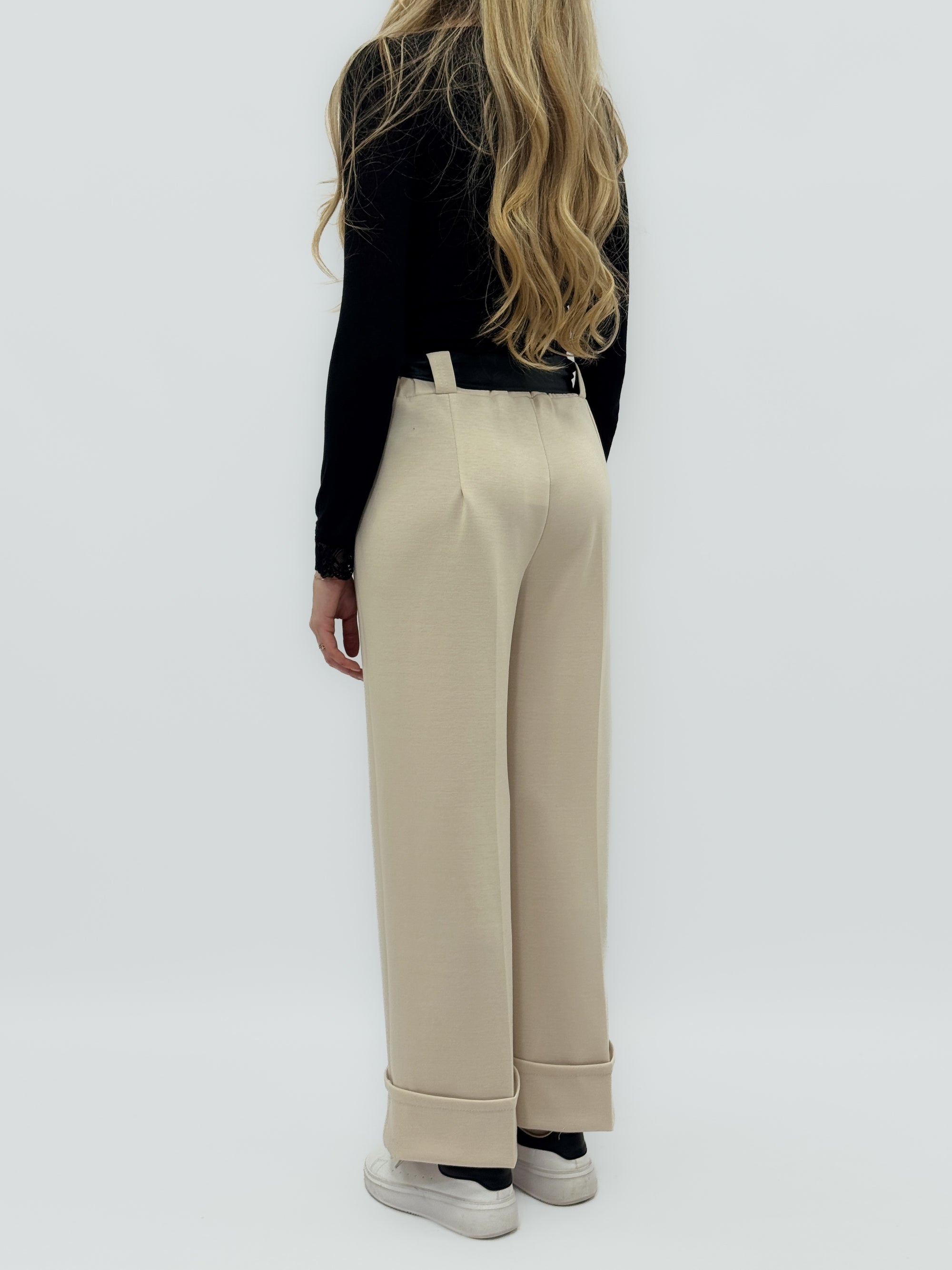 Pantaloni Palazzo con Cintura – Eleganza Moderna