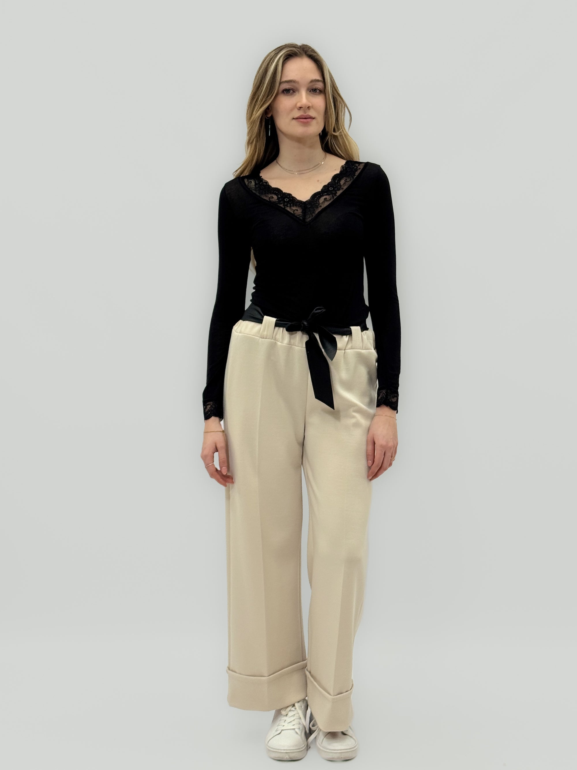 Pantaloni Palazzo con Cintura – Eleganza Moderna