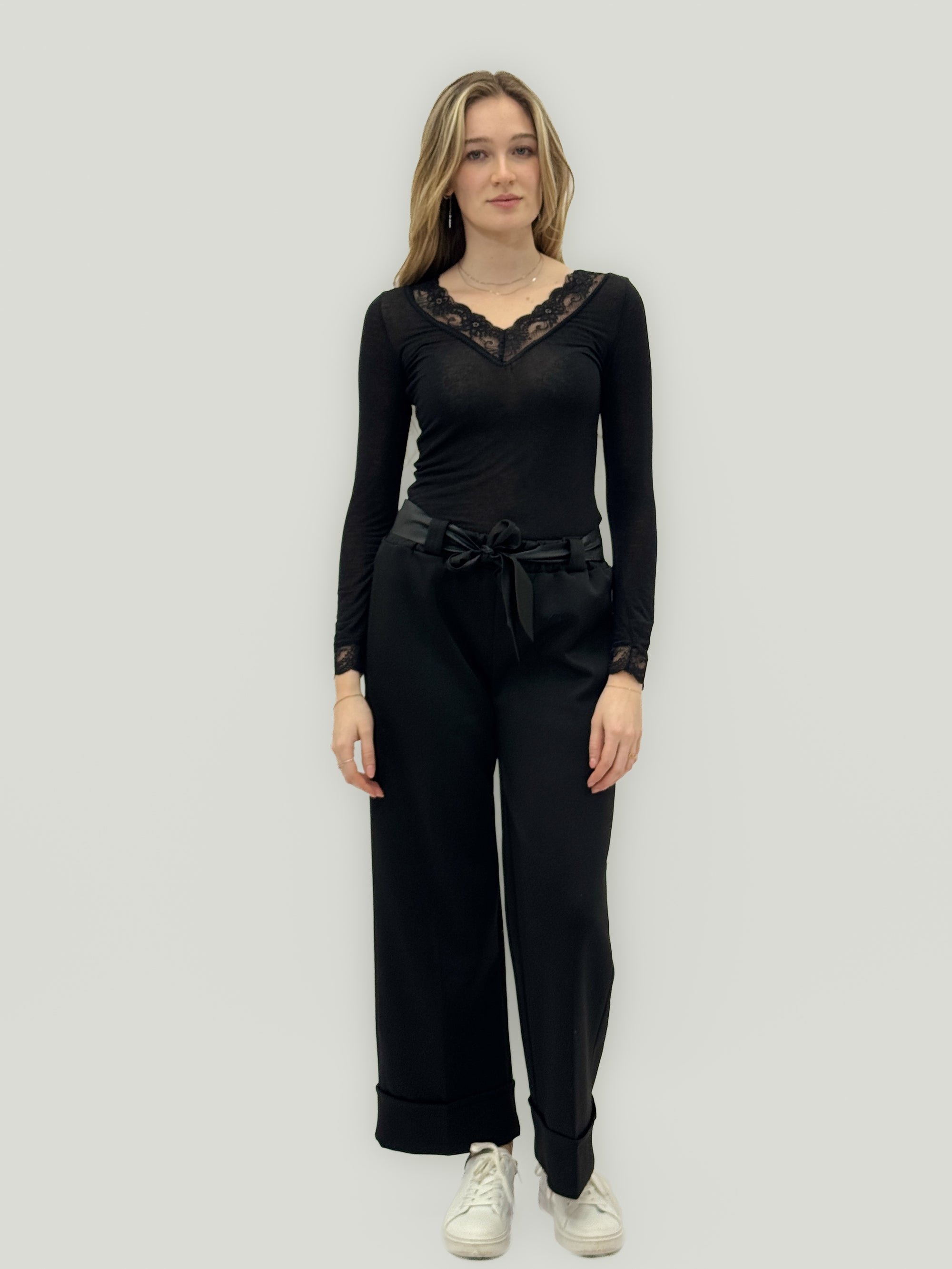 Pantaloni Palazzo con Cintura – Eleganza Moderna